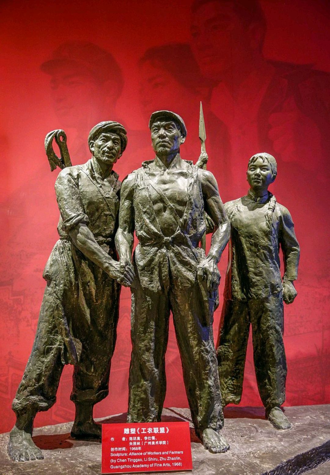 博物馆红色题材玻璃钢材质雕塑人物定制工厂