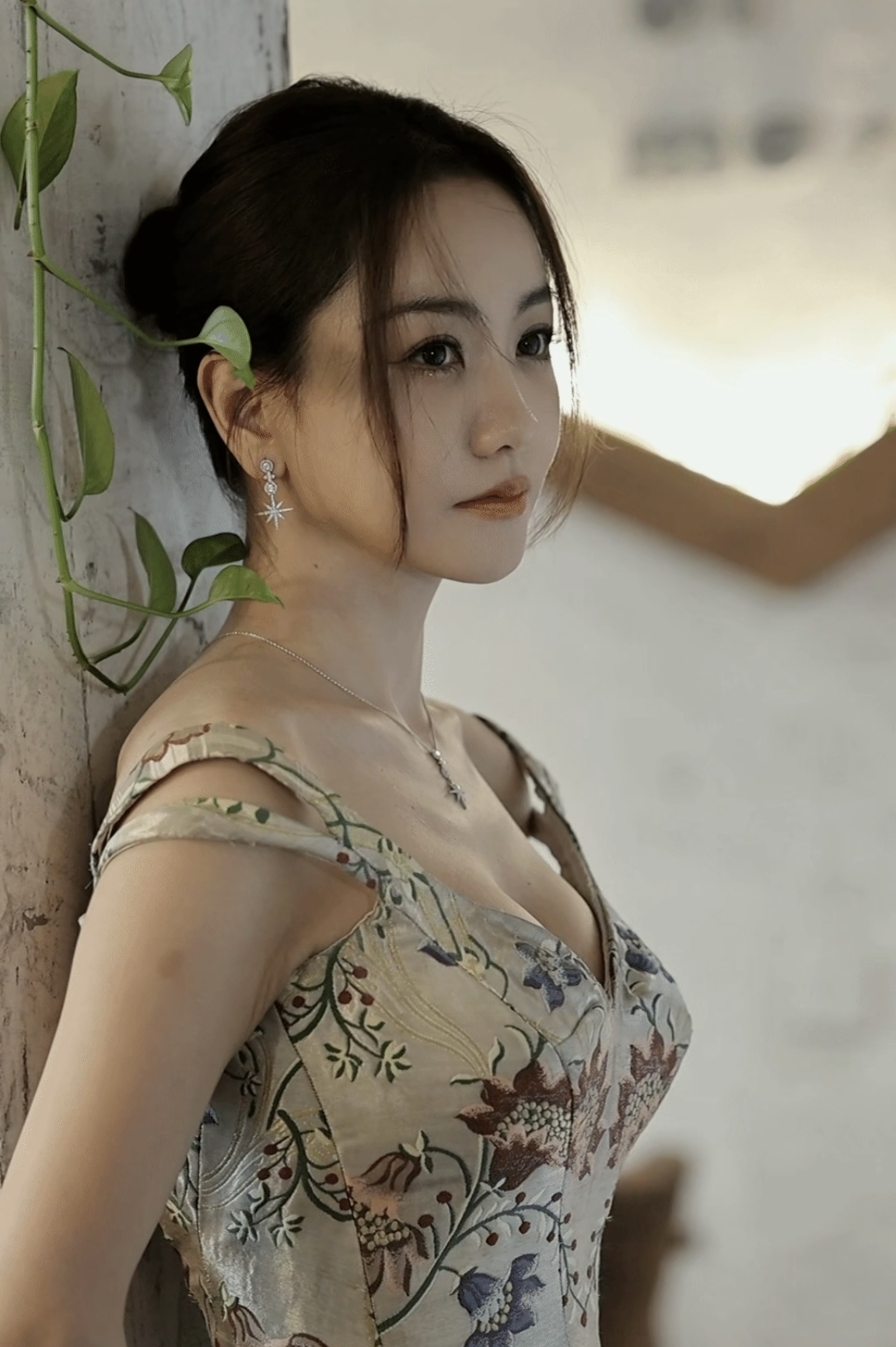 杨蓉的一组美照,她是那种越看越有韵味的女人,身材和颜值很很哇塞