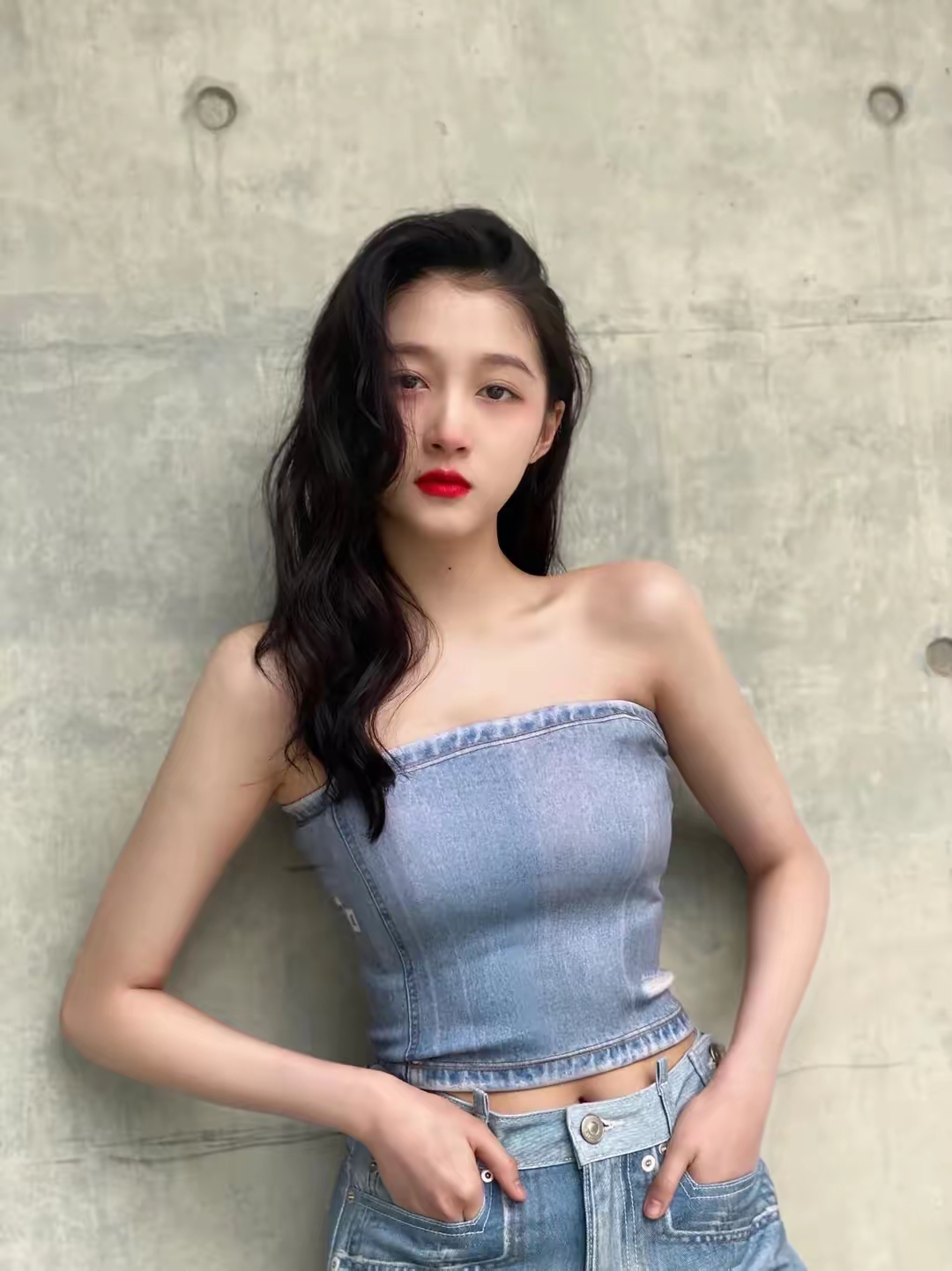 在90后娱乐小花中,关晓彤不仅演技在线,身材和颜值也都一直在线