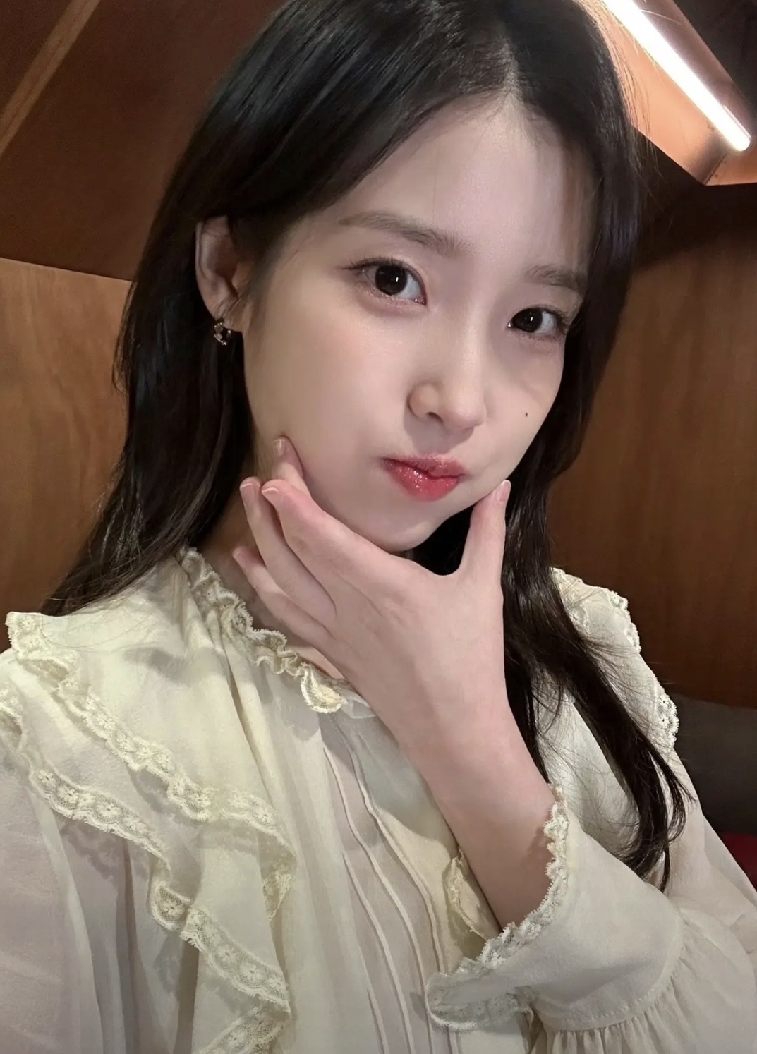 李知恩的一组美照,甜美的长相和萌妹的气质,她被称为国民妹妹