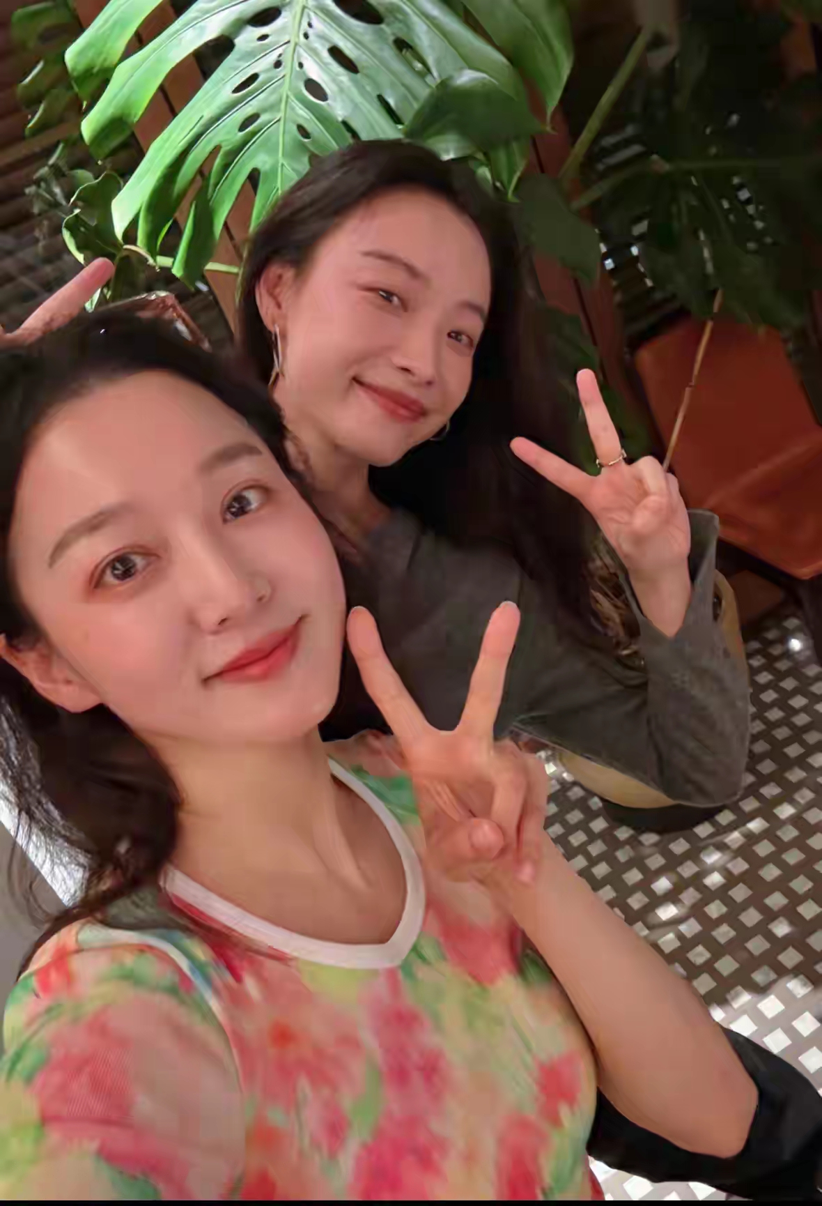 天哪马龙的老婆夏露和倪妮终于奔现了