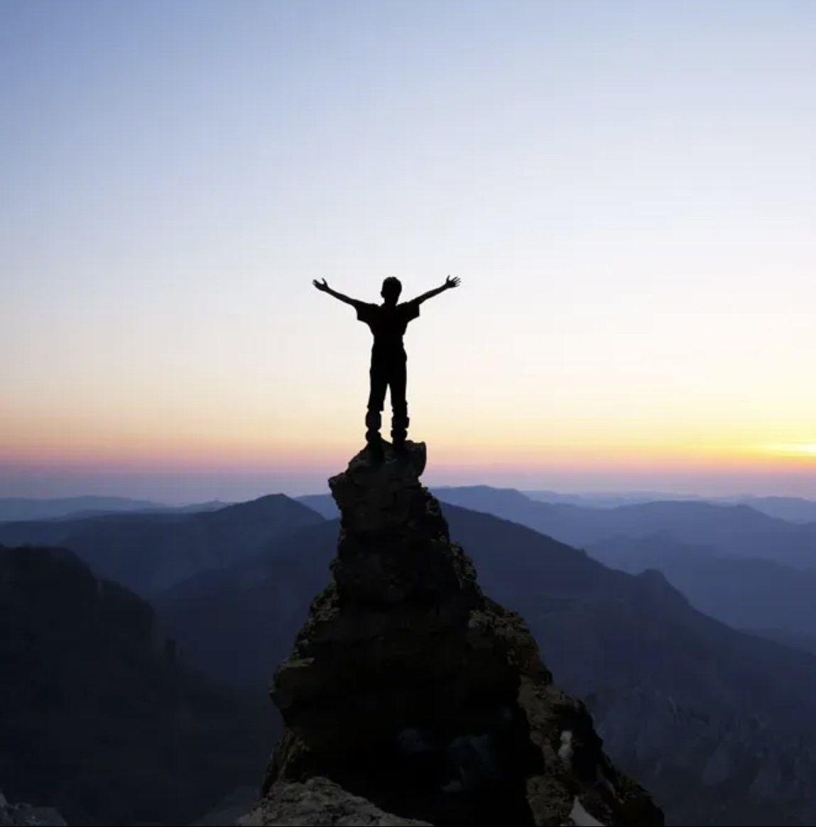 因曾经他跌落低谷的时候,不仅有纫桓鋈司 无助的图片