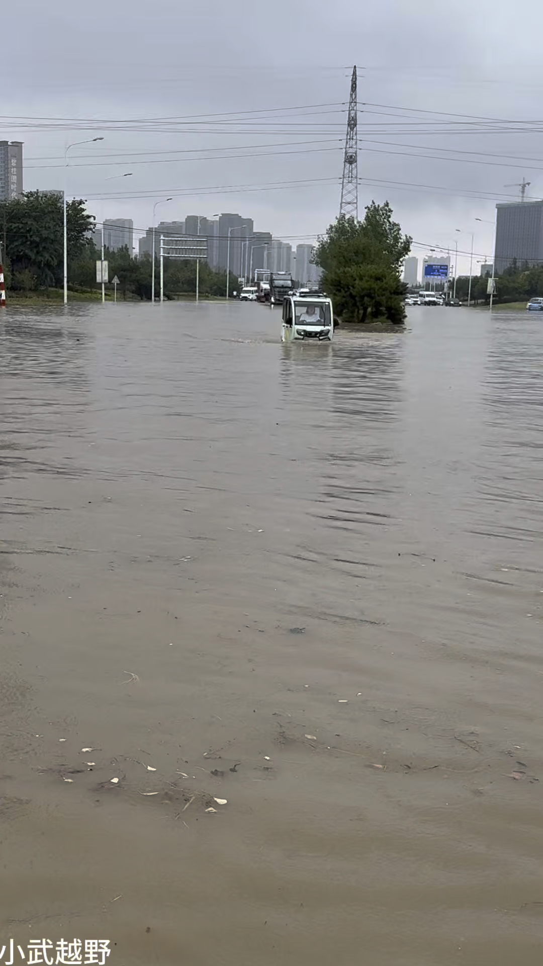 马路上都是水下雨了