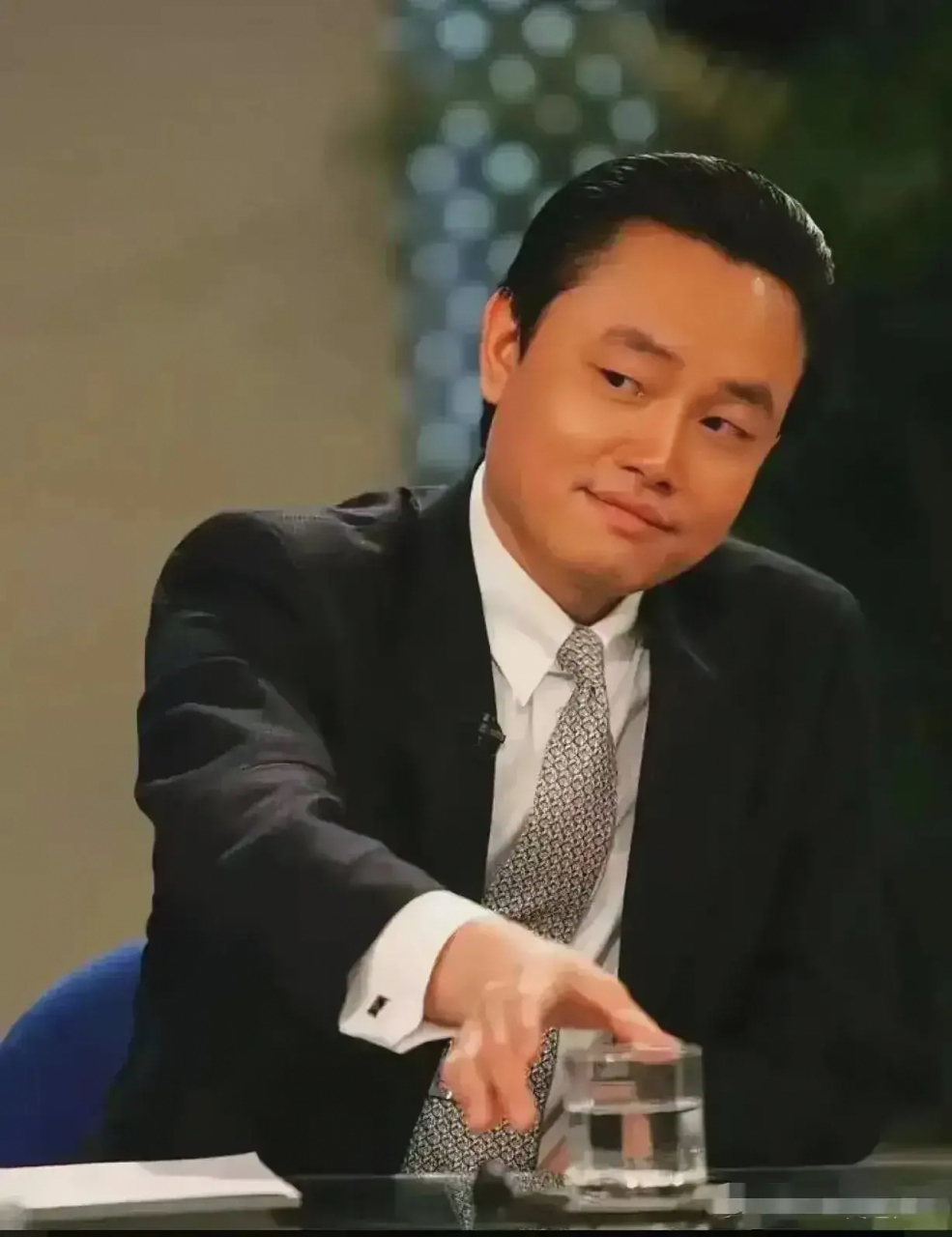 黄光裕为什么被判14年?国美电器突然不行了,原来是因为他