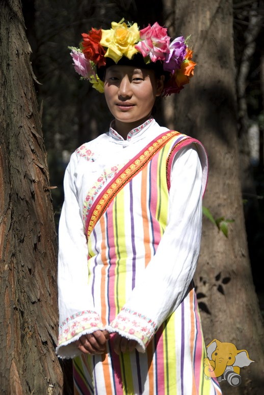 被称为"撬",历史上还有"俅人""俅子""曲人"等独龙族独龙族服饰独龙族