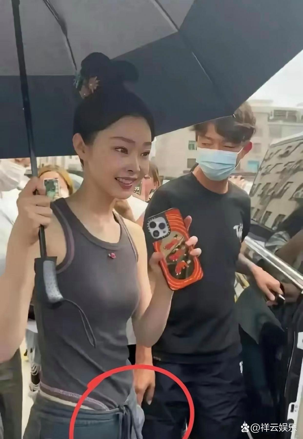 宋轶裤子引热议 家人们快来看宋轶又因为裤子火出圈了
