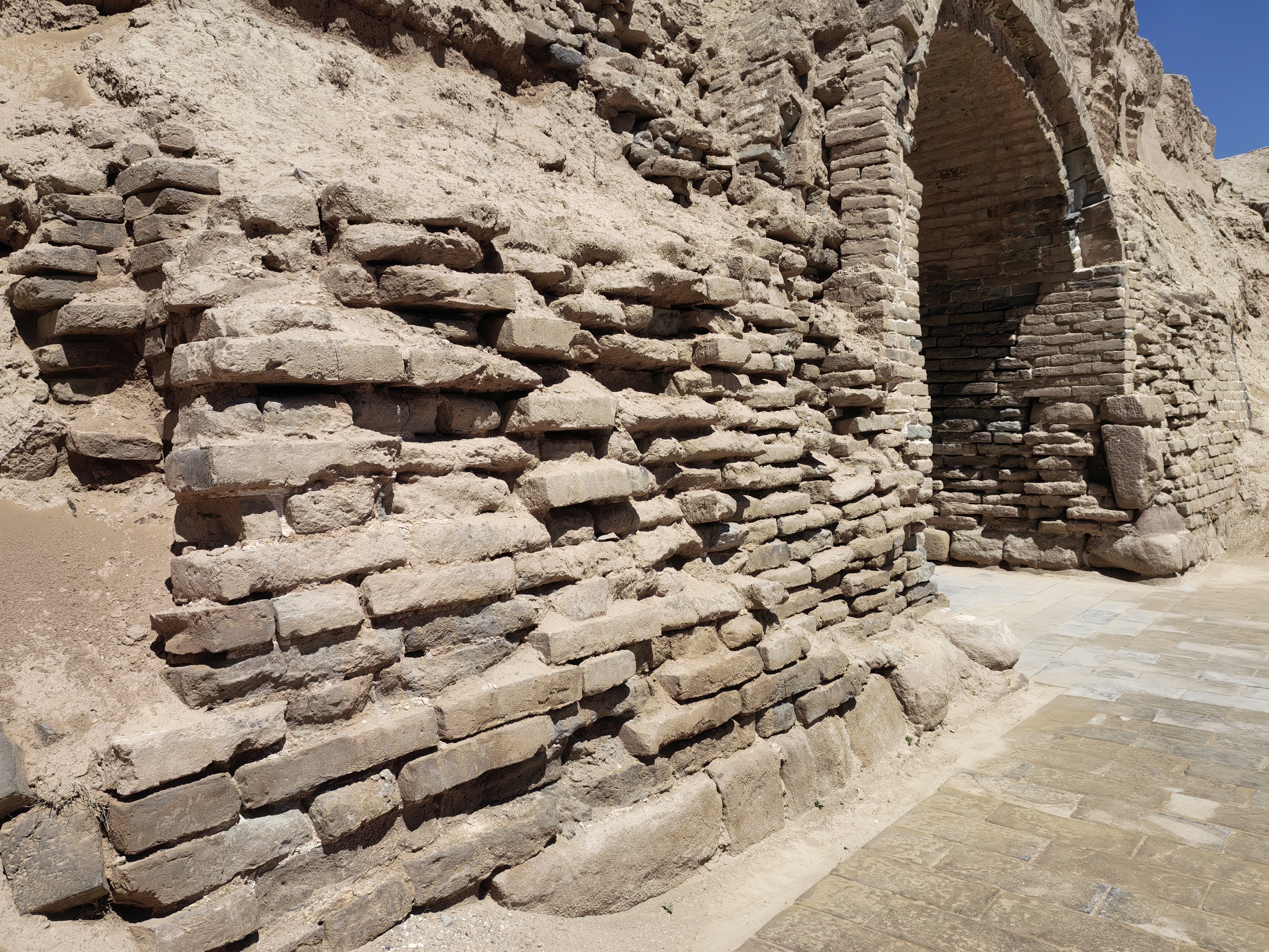 古城的汉代夯土城墙天津武清区西汉雍奴县治遗址图片朱雀门土墙老土墙