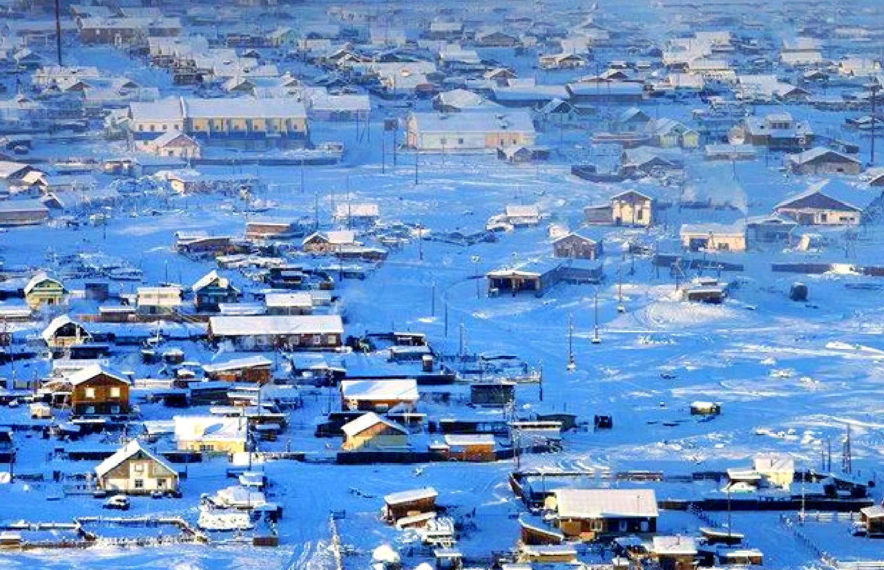 世界上最冷的地方是哪里?南极荒原与西伯利亚村落的极寒对决