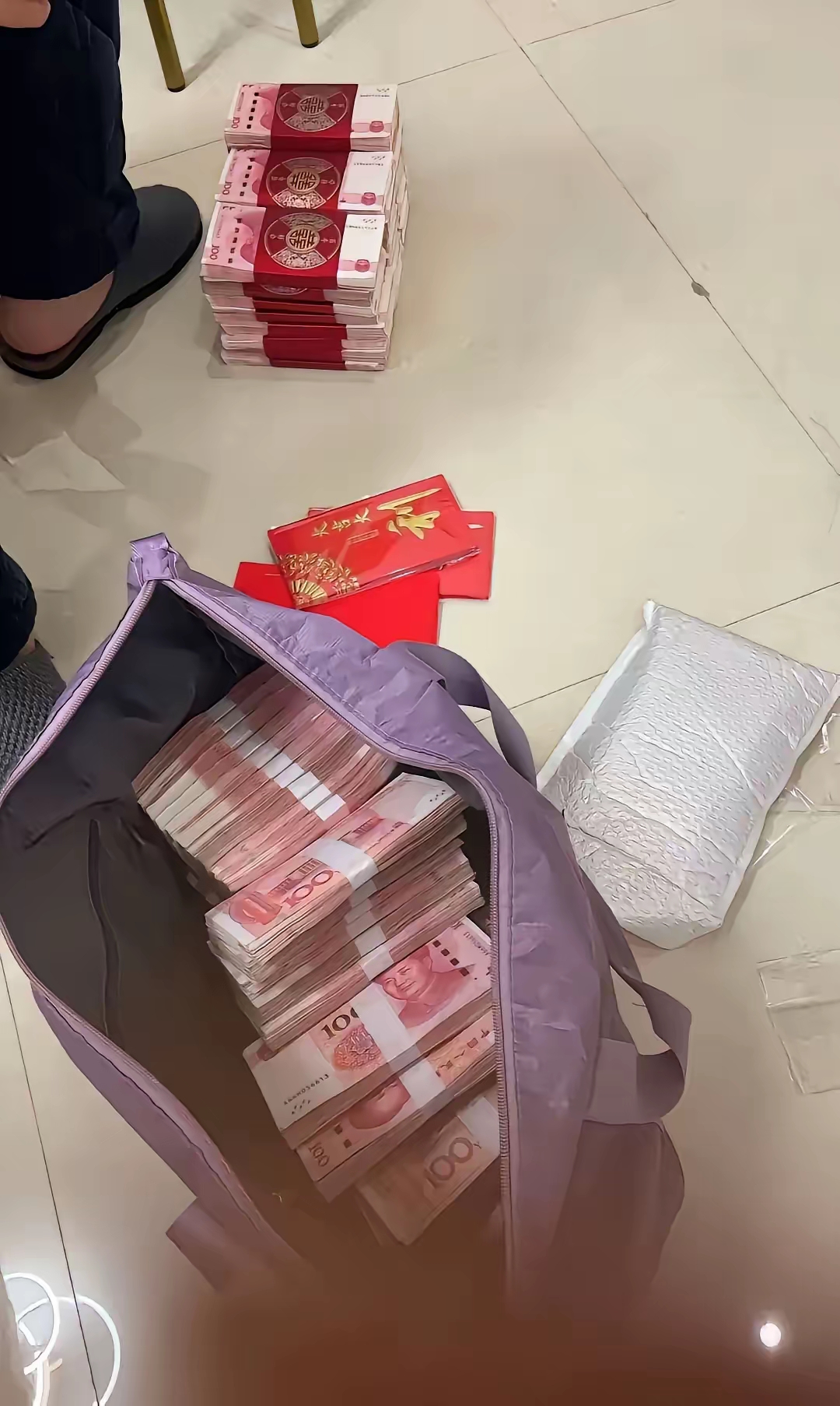 对于农村家庭来说, 这扣┏ 彩礼一百箱订彩礼钱三十万图片婚现金搭礼