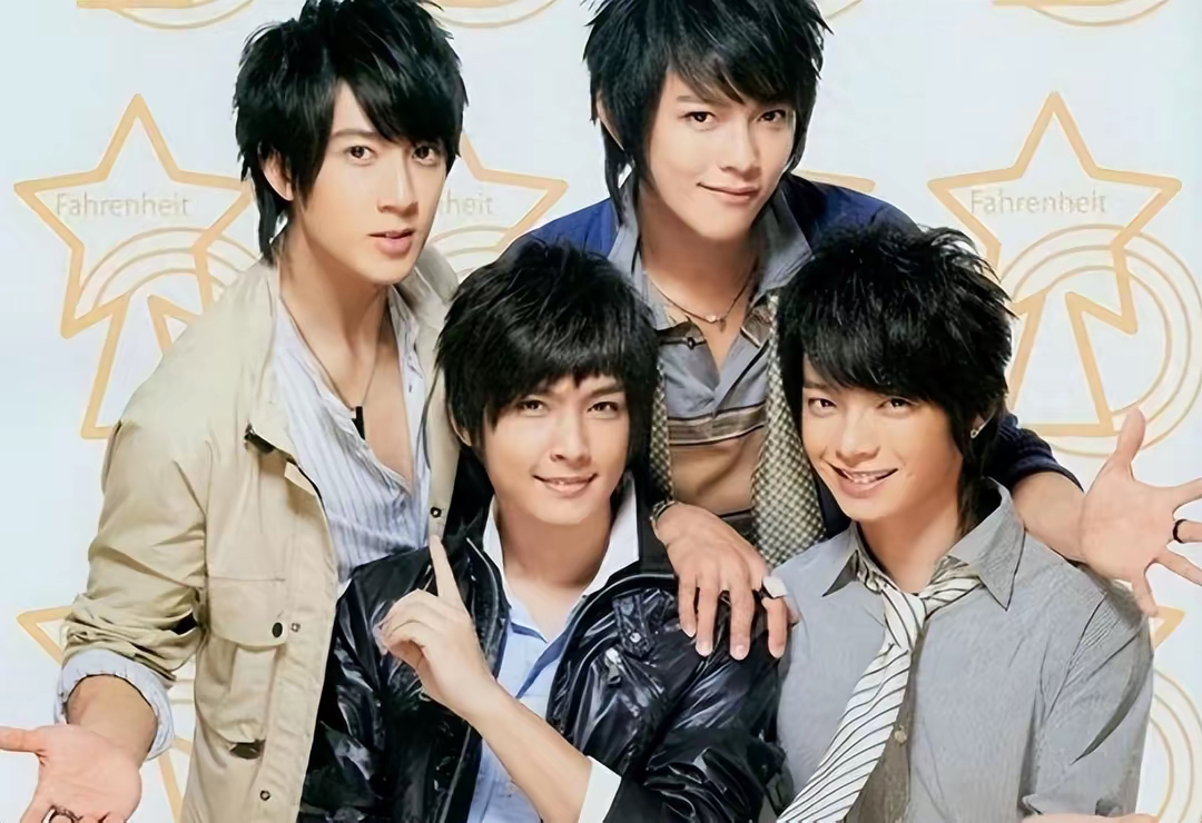 飞轮海中的辰亦儒也如愿当上了爸爸,吴尊的儿女都长成大孩子了,而且