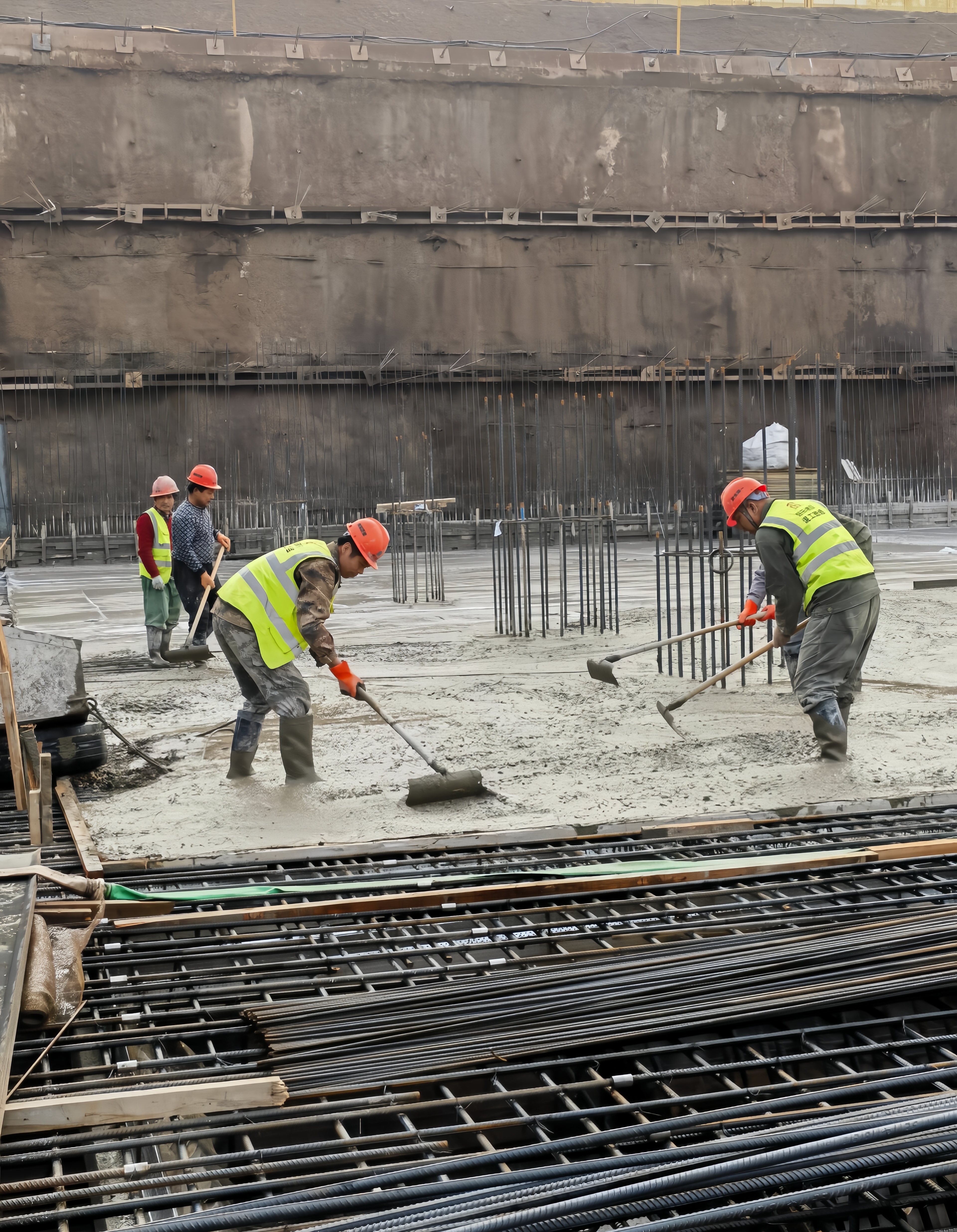 邻居是一个工地上打工的女租户.40多岁