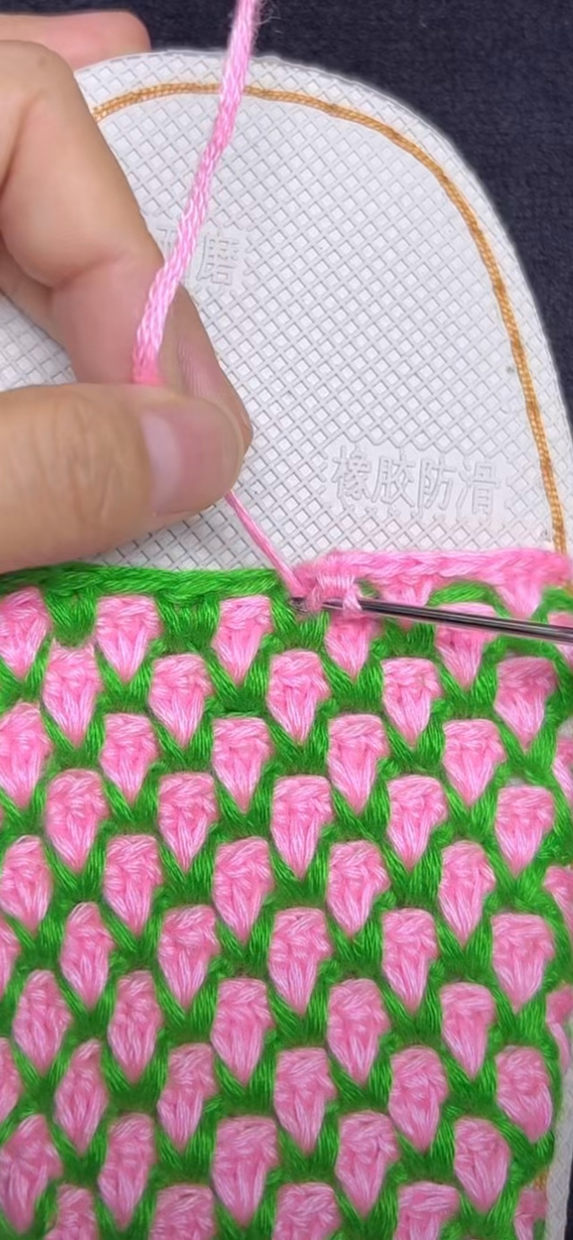 鞋底花双色钩织