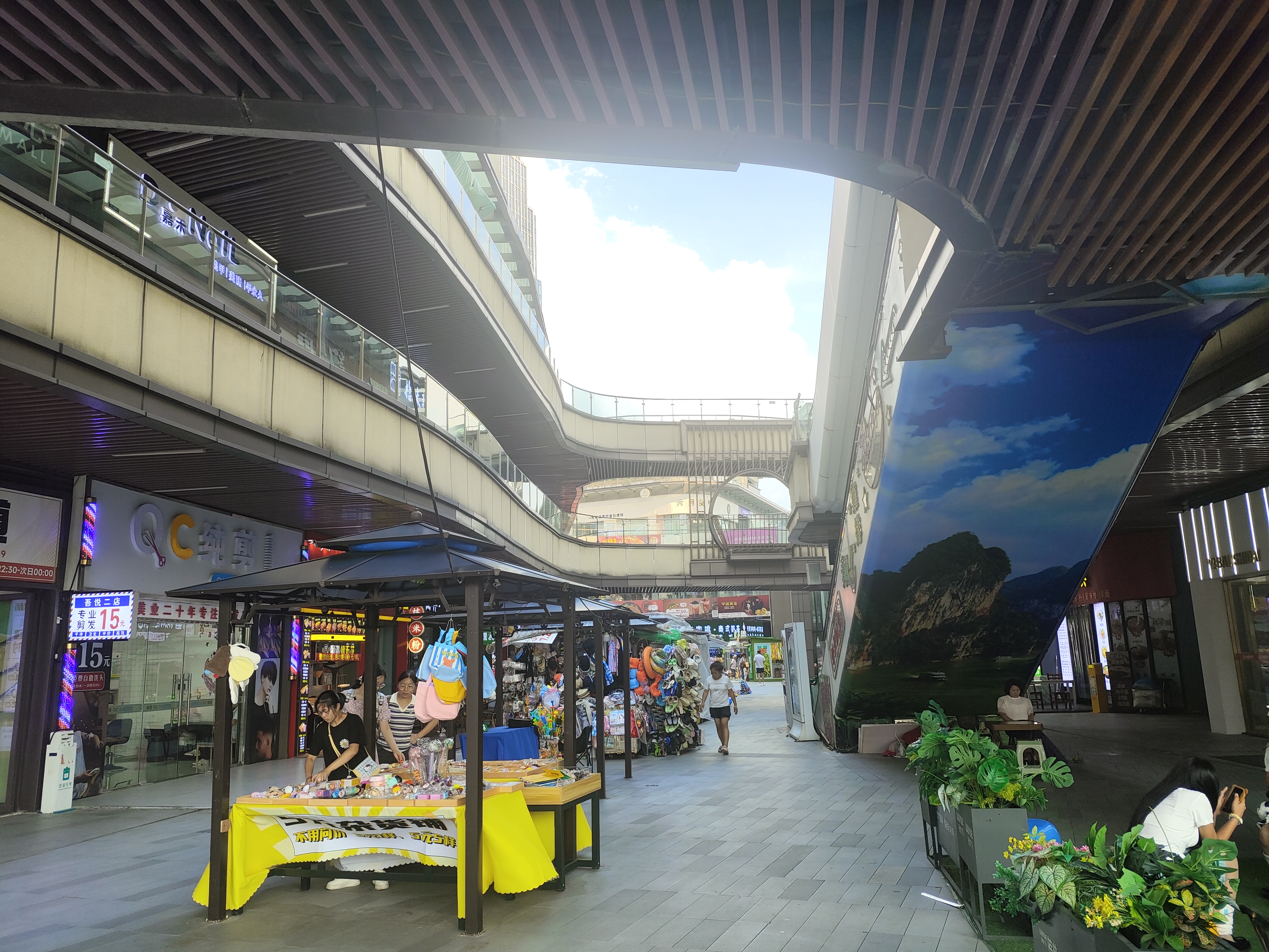 吾悦广场周末一日游,美食一条街,和小朋友度过一个愉快的周末,吃一顿