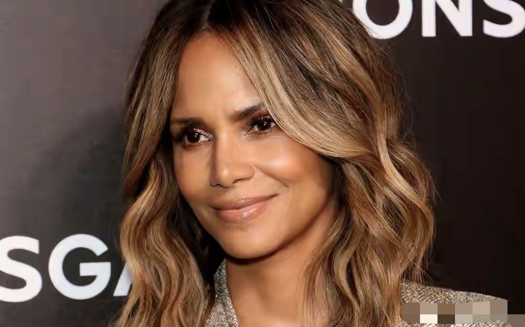 好莱坞黑珍珠哈莉·贝瑞为戏全裸出镜,成首位黑人奥斯卡影后