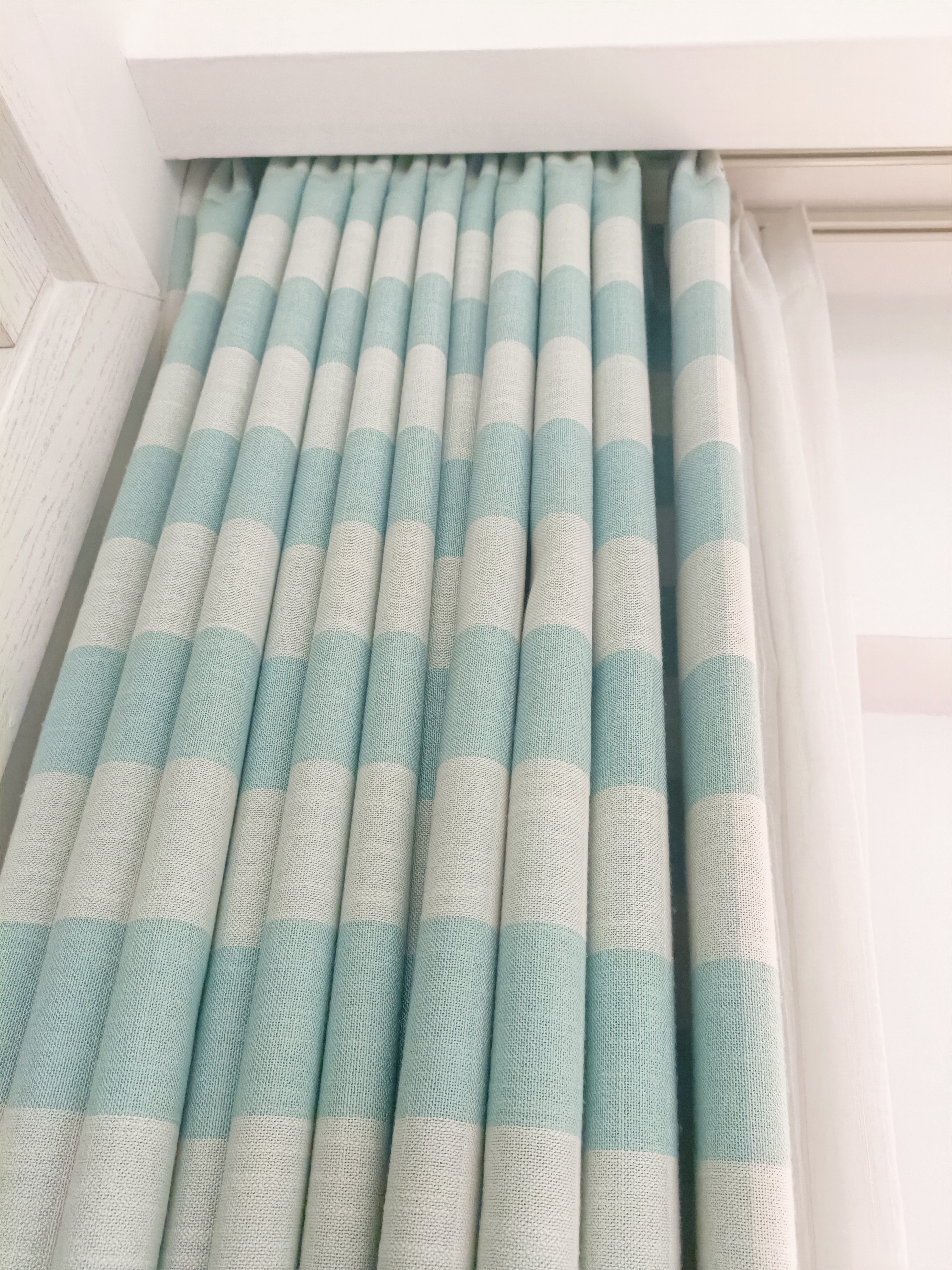 里忙活,这个换掉,那个洗洗,每年夏天洗窗帘的任务就自然而然的接手了