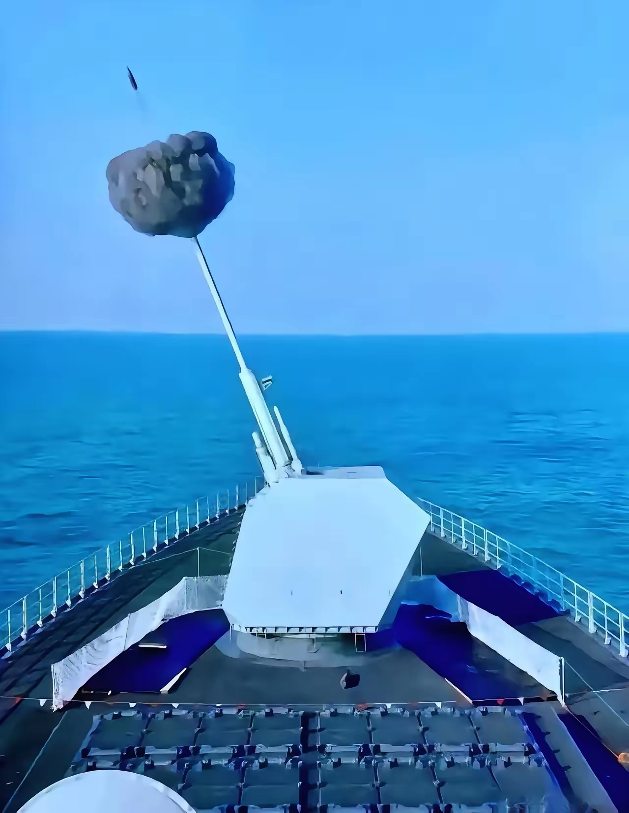当伊朗国防部长登上我052d之后就被先进的装备和性能所折服一个个