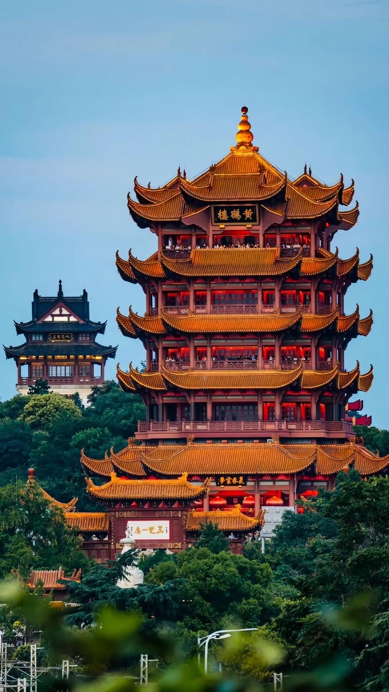 黄鹤楼:屹立江畔的千古名楼