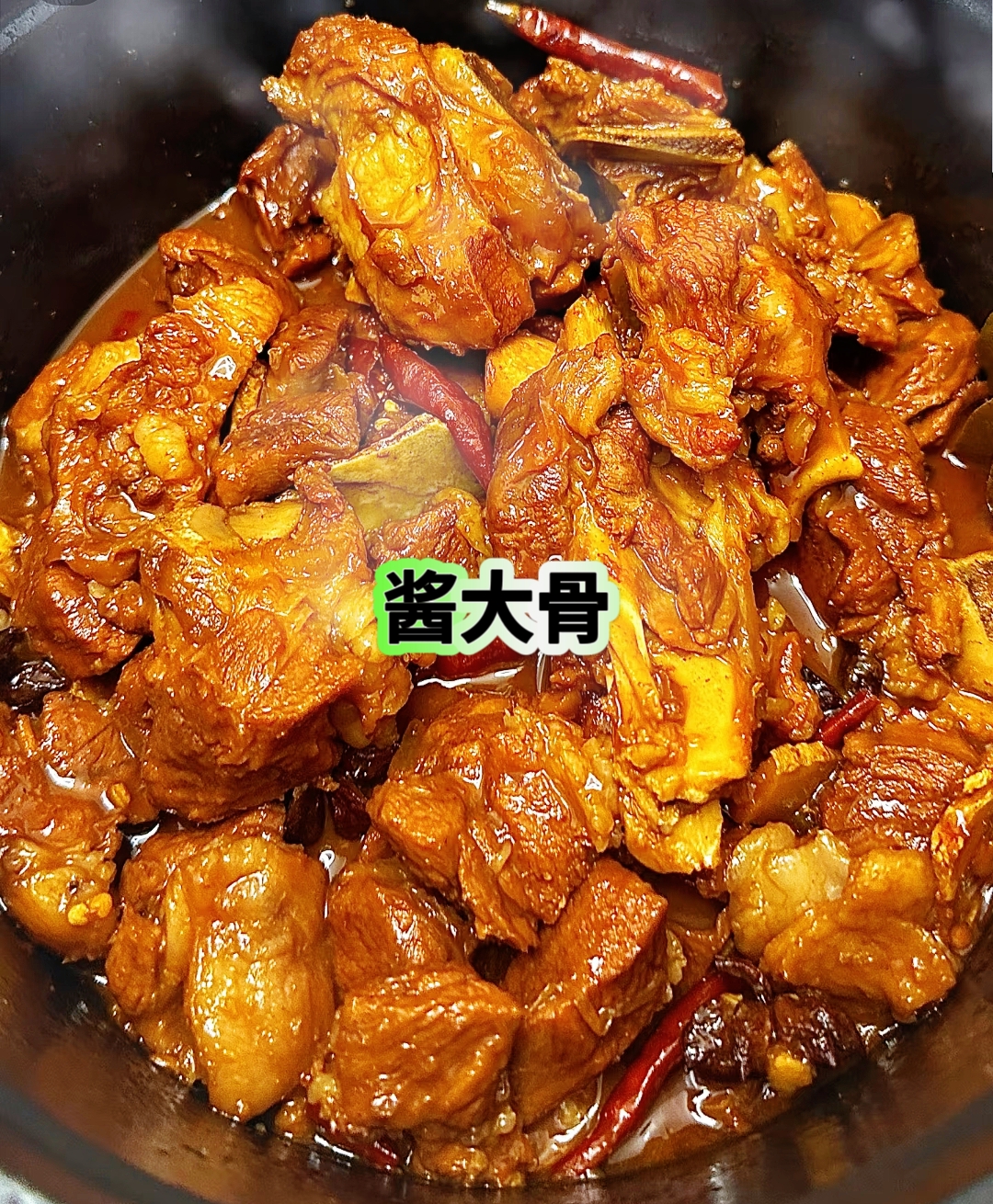 冰糖40克,花椒2克,桂皮2克,八角4克,干辣椒5克,姜葱做法️1,猪大骨3