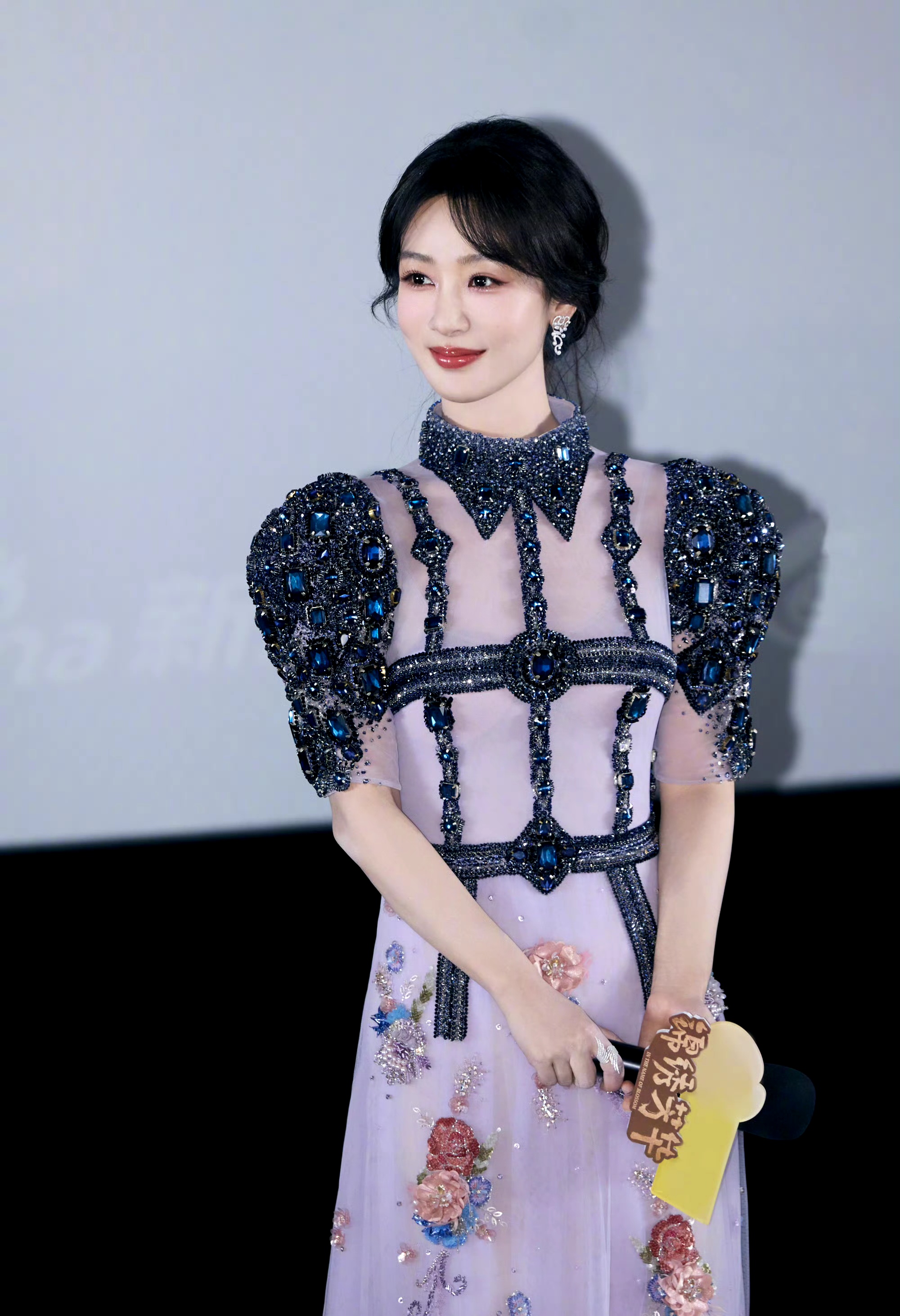 杨紫凭借自己的实力成了一线女星现在演的都是大女主锦绣芳华演
