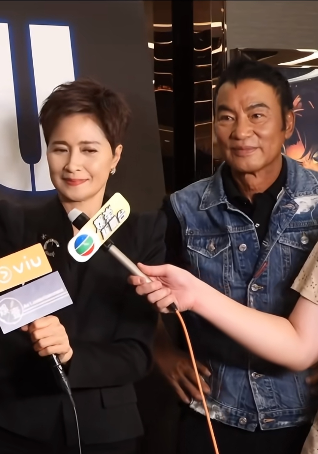 70岁的任达华和60岁的邵美琪出席活动