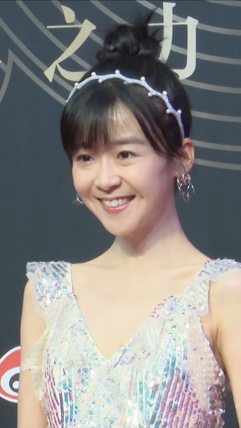 宋伊人被骂上热搜才两周,剧组就官宣她当女主#娱乐圈#内娱#吃瓜