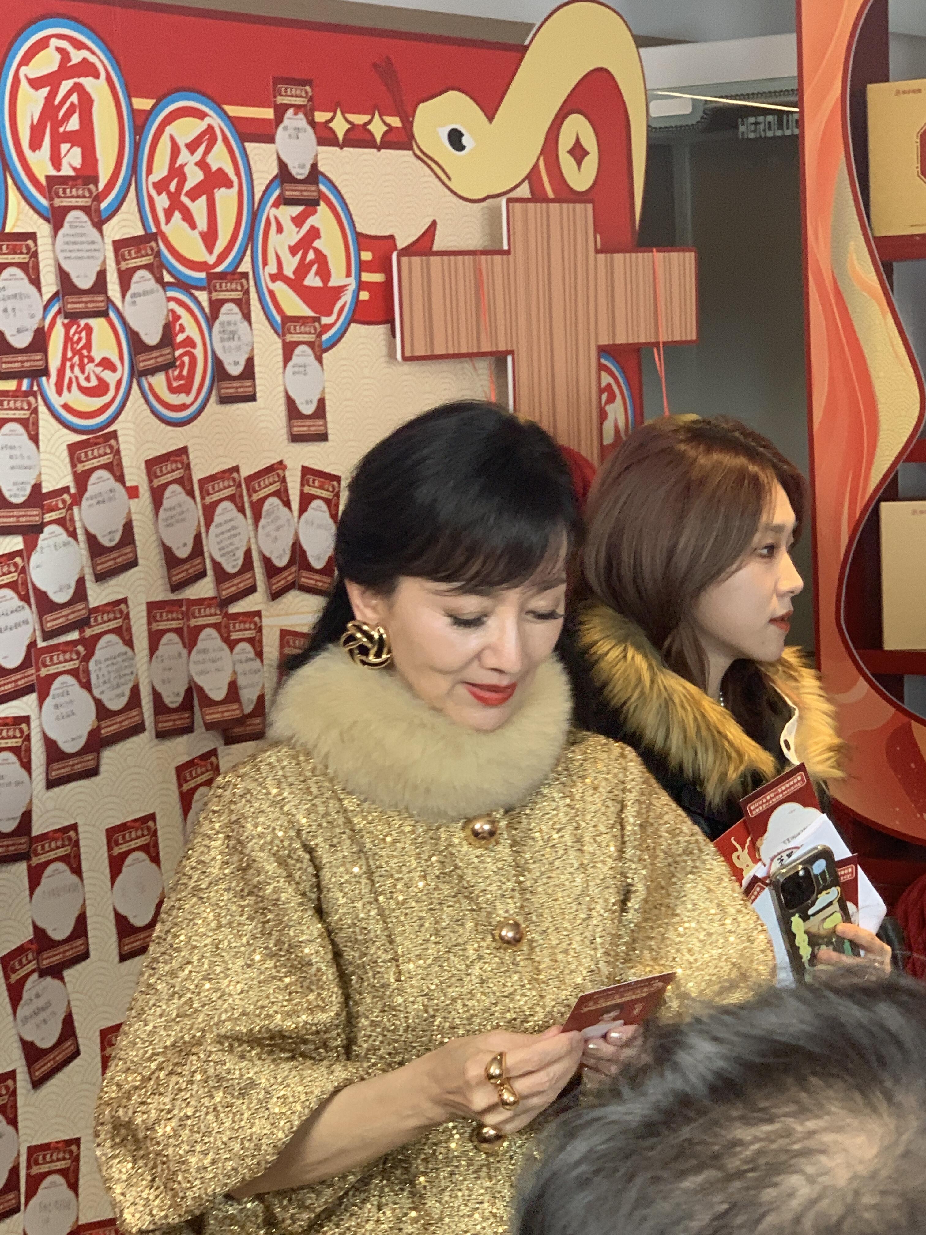 在失去了美颜滤镜之后这位不老女神其实也和普通人没有两样