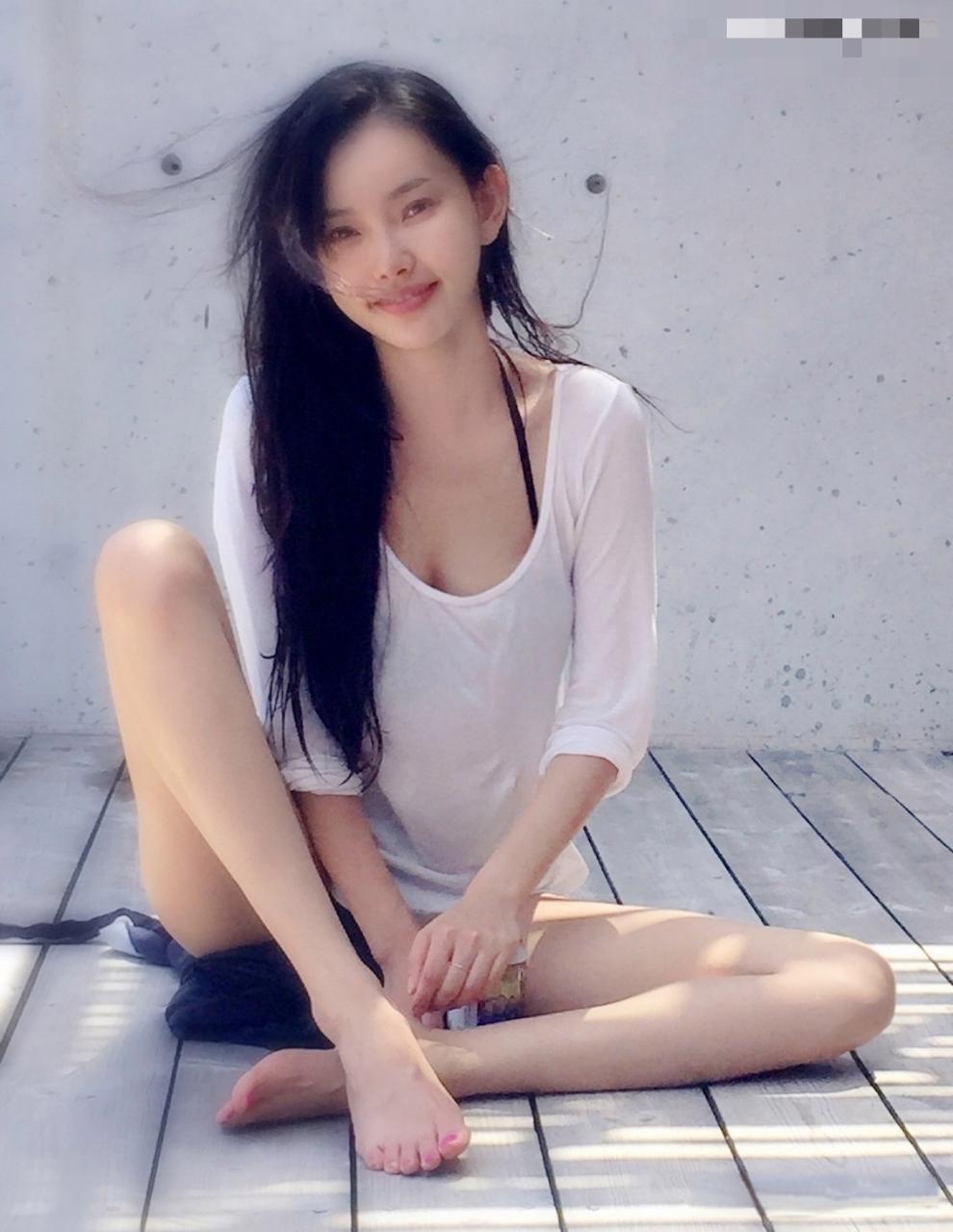 童菲,这位1990年出生于山东潍坊的女演员,身材堪称惊艳