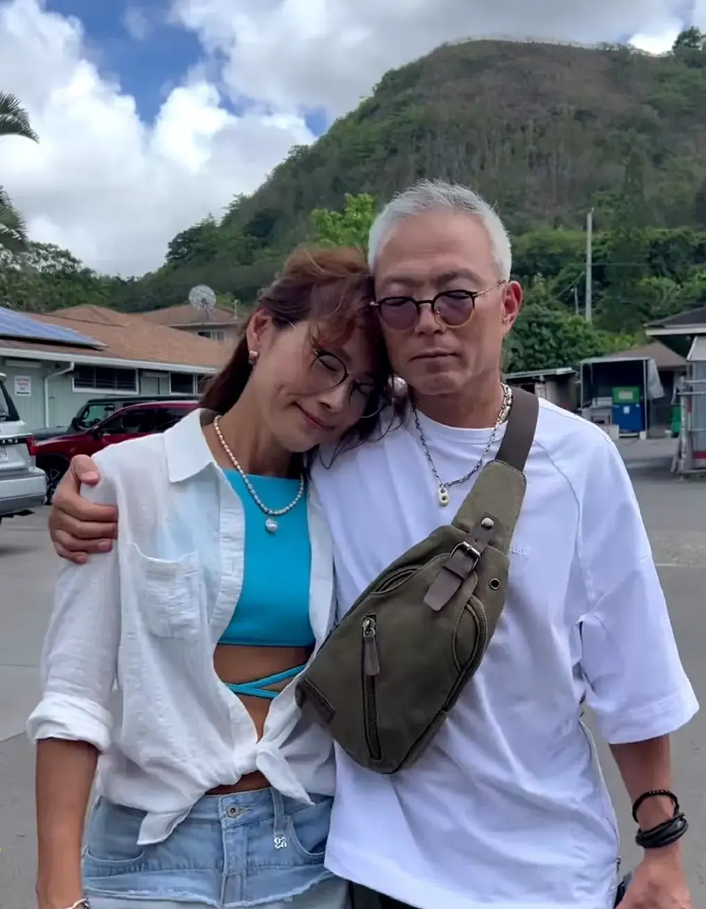 的62岁,两个人减肥前的颜值算同龄中上了,只是身材普通,丈夫有啤酒肚