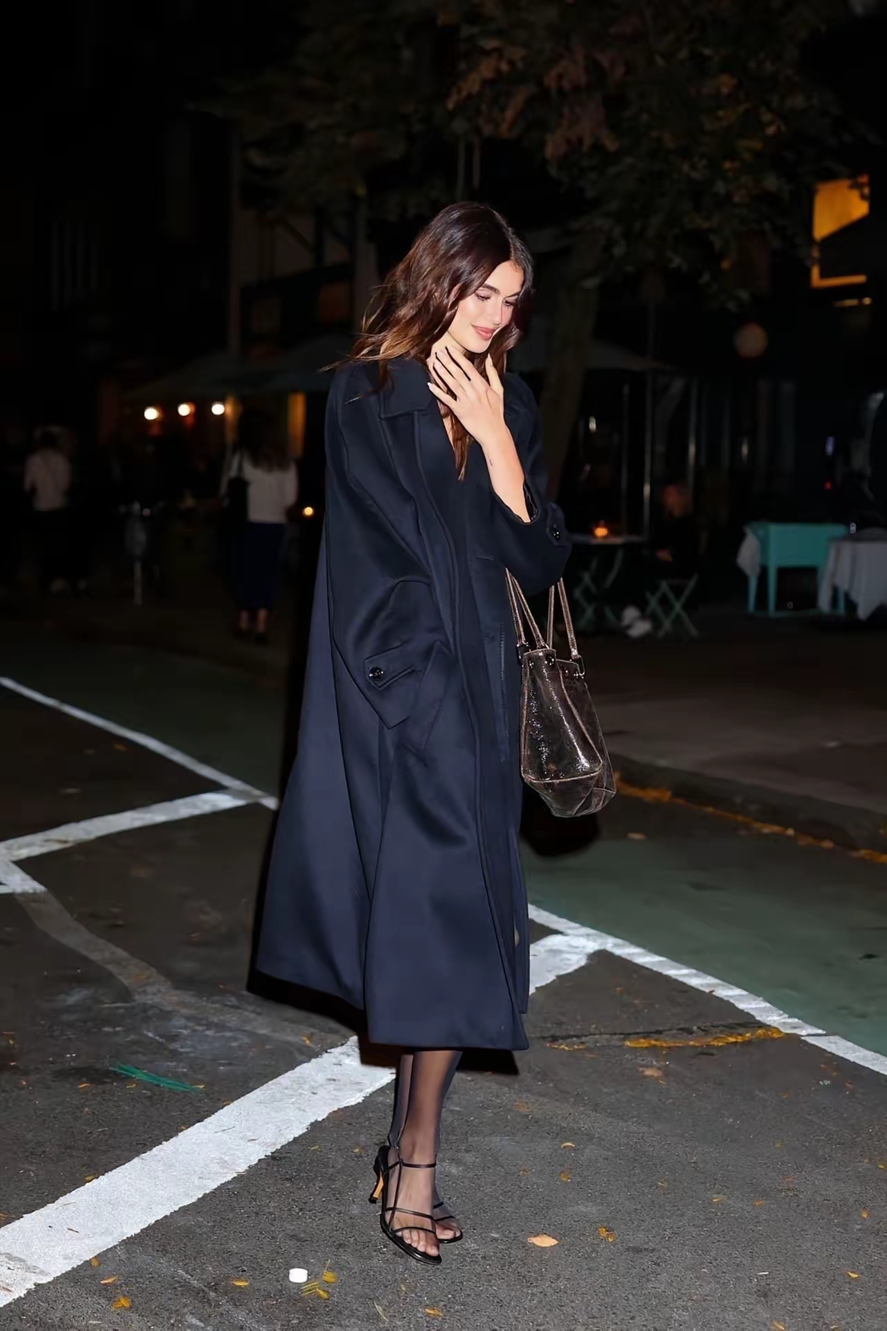 超模二代kaia gerber身兼pradaysl beauty等顶奢代言