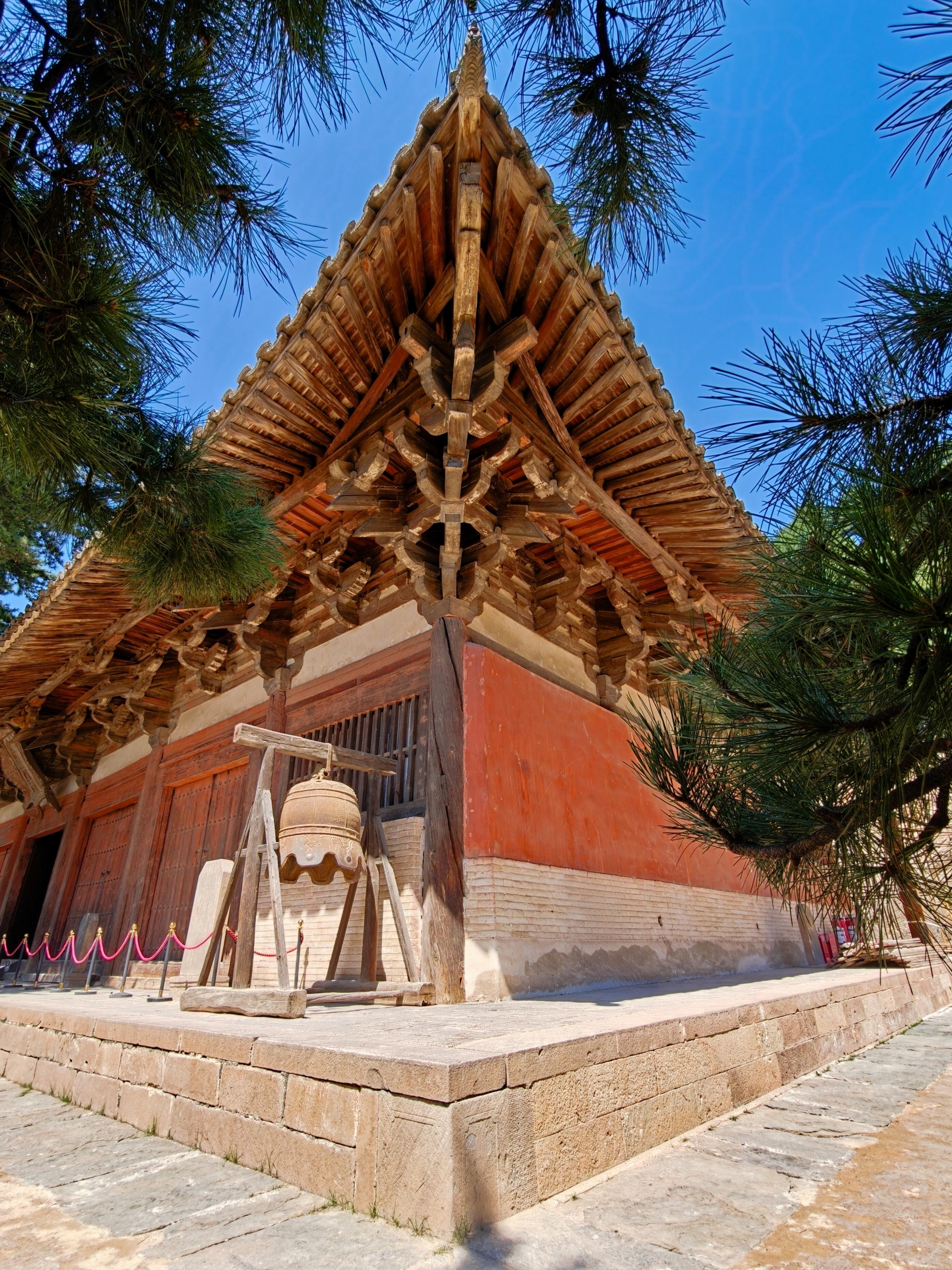 我有幸探寻国内为数不多的唐代木构建筑,佛光寺与南禅寺便是其中瑰宝