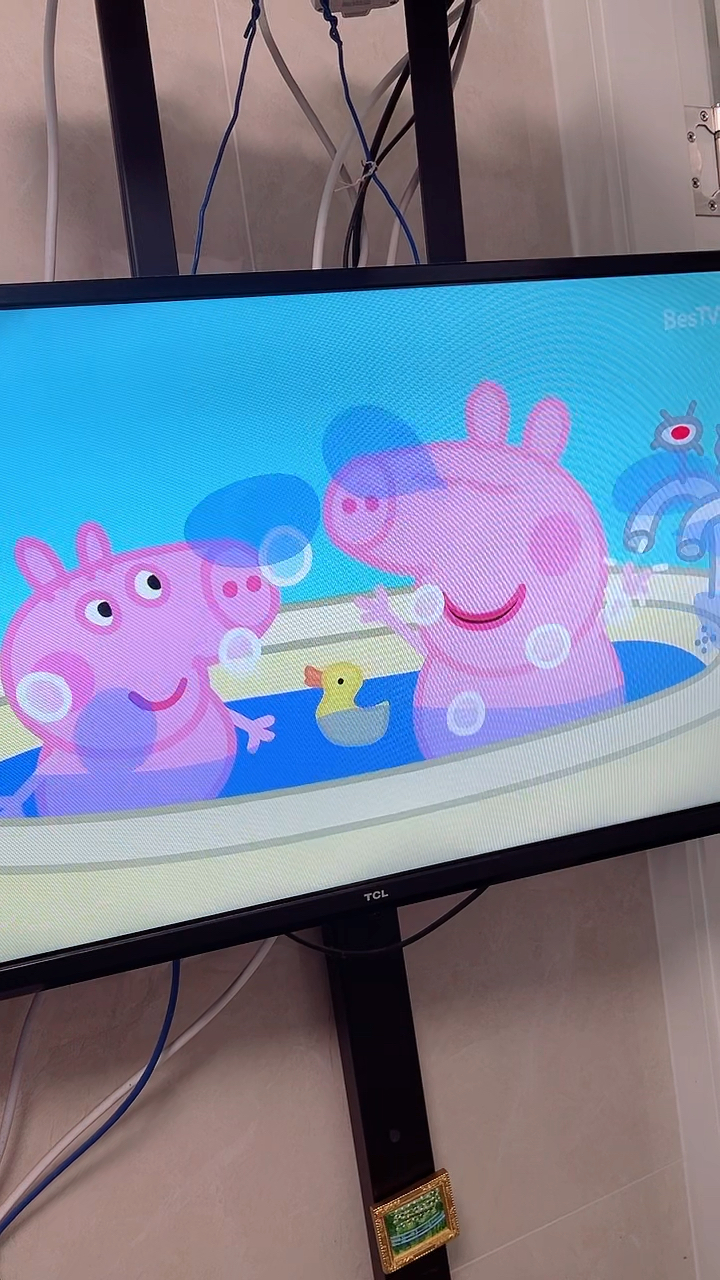 小猪佩奇睡前洗澡泼水