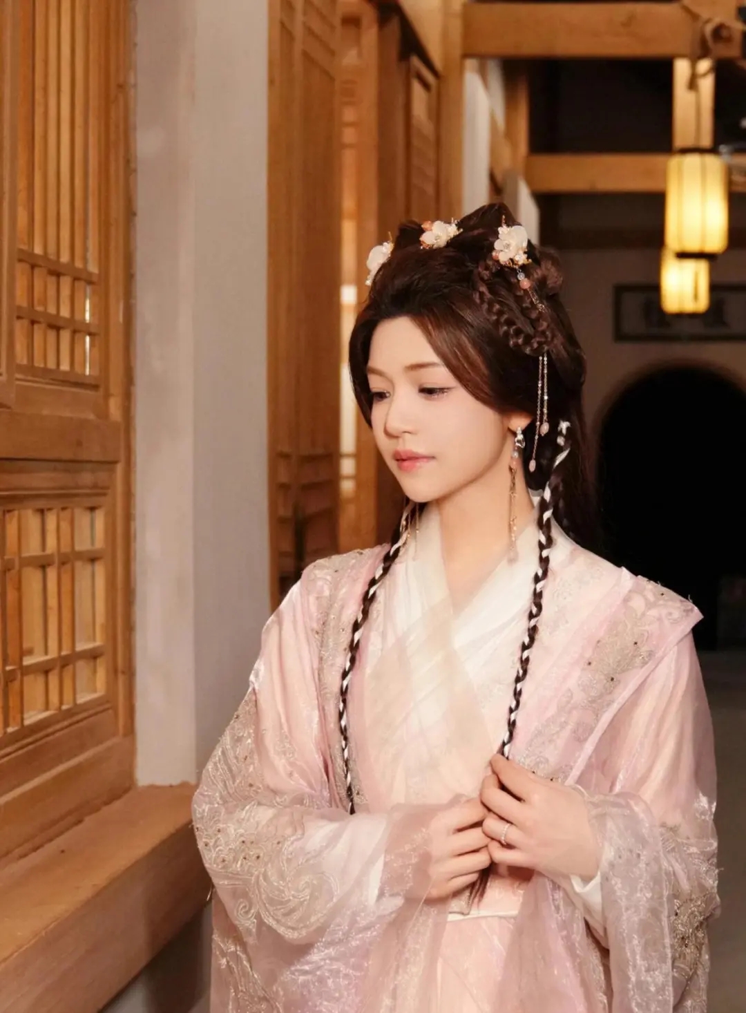 陈妍希再挑战古装造型:陈妍希再次挑战古装造型,引发网友热议,相关