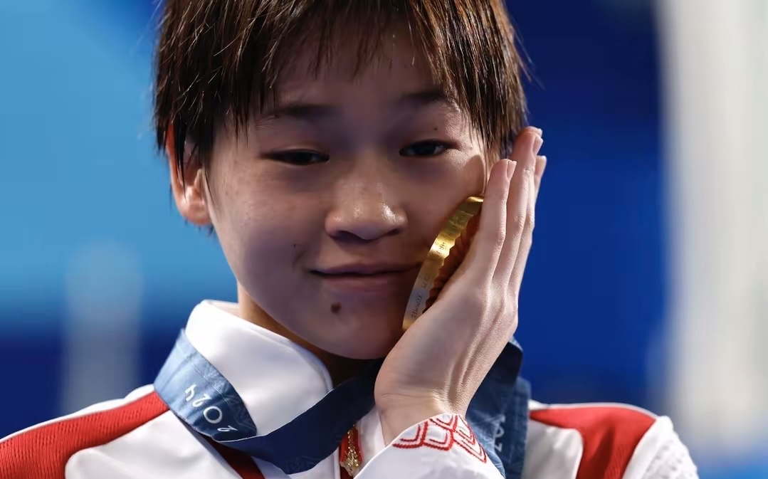 奥运冠军全红婵打车时,一句"我们都一样",褪去顶流光环,尽显谦逊亲和