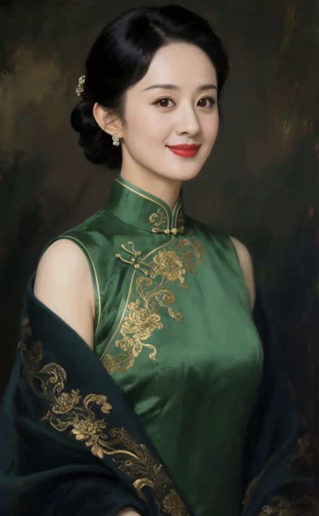 赵丽颖身着绿旗袍搭配金丝刺绣披肩,黑发盘起气质卓然