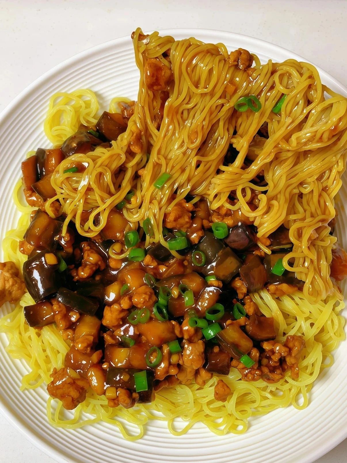 巨好吃的茄子肉末拌面,做法简单易学,全家都爱吃