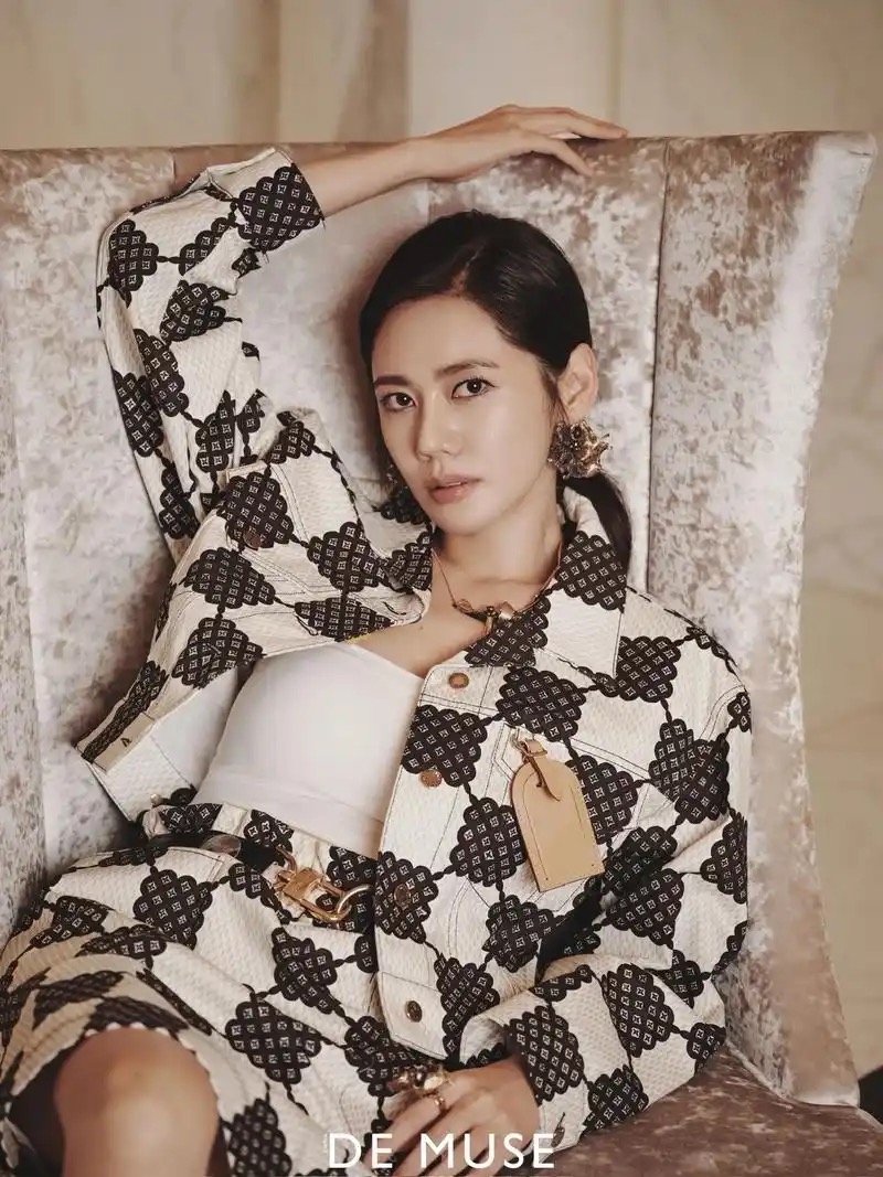 秋瓷炫1979年出生于韩国大邱,坎坷童年并未磨灭她的光芒