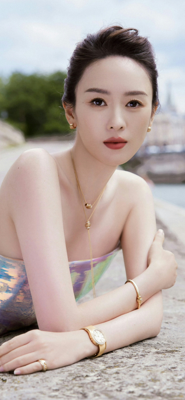 童谣自踏入演艺圈起,便以灵动的表演天赋与独特气质吸引目光