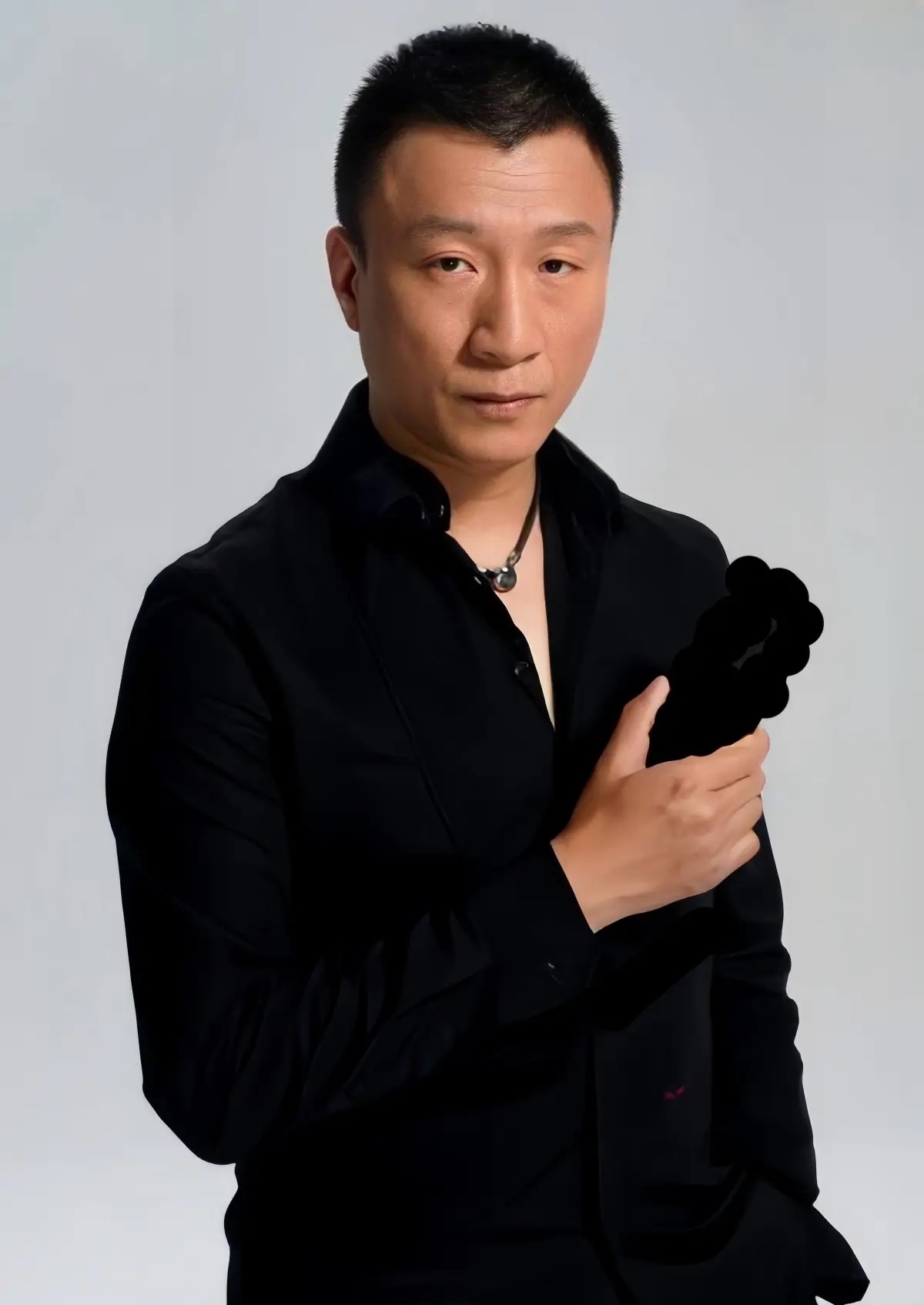 一次偶然,喜剧演员牛振华建议他考中戏,25岁的孙红雷毅然前往