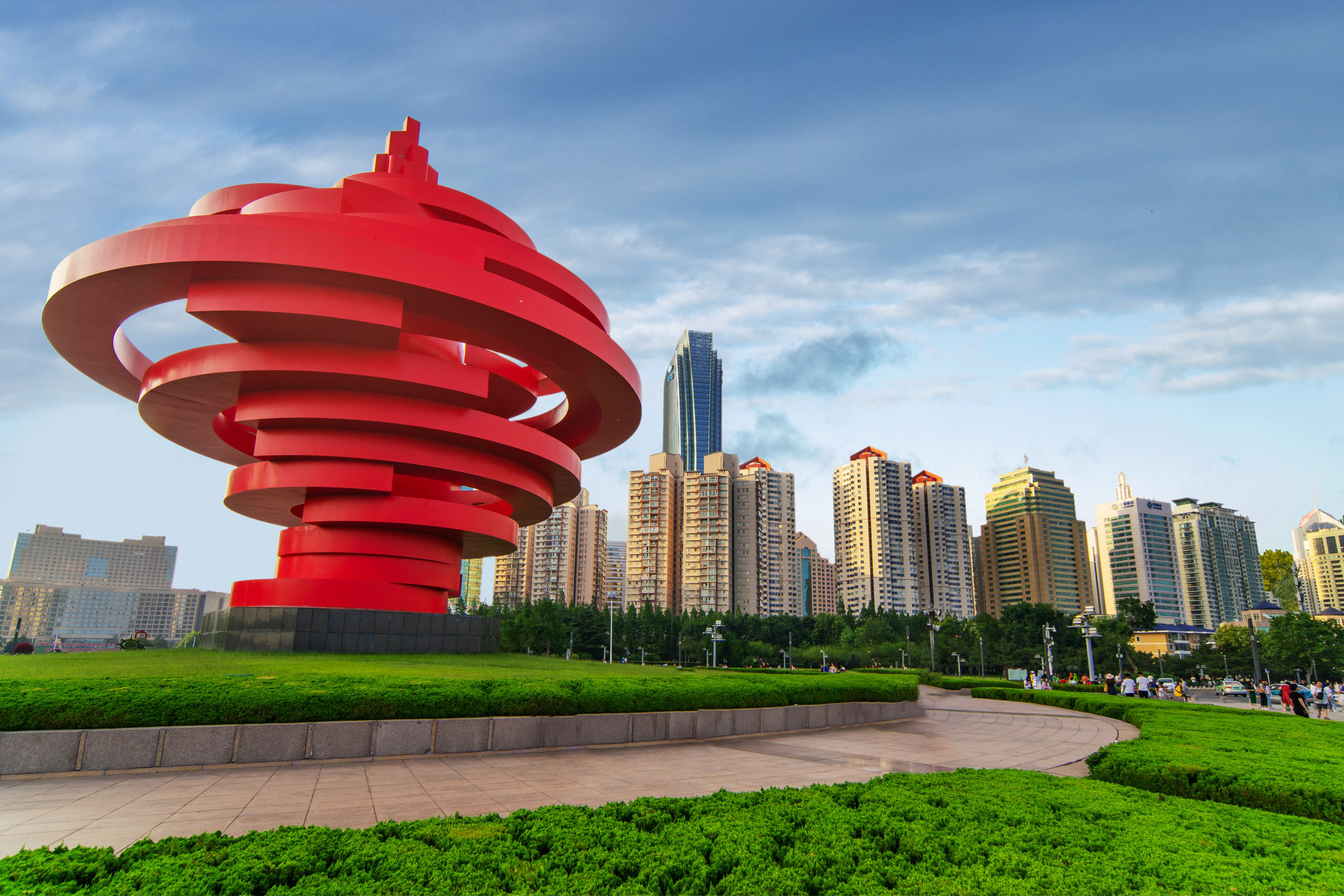 青岛是中国东部沿海重要的中心城市,国家历史文化名城,也是著名的滨海