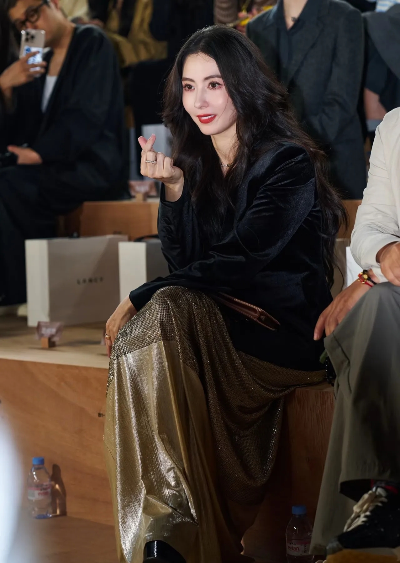 虽然这些年她没拍戏也没参加什么节目但每次露面连头发丝都美得