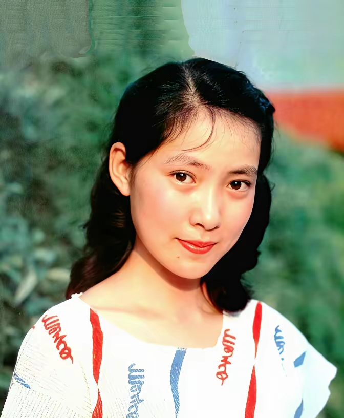 1983年深秋,北京友谊宾馆的灯光下,德国翻译乌韦的蓝眼睛盛满笑意