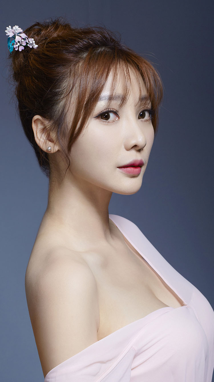 柳岩壁纸大赏:从清新到妩媚,多样风格任你挑!