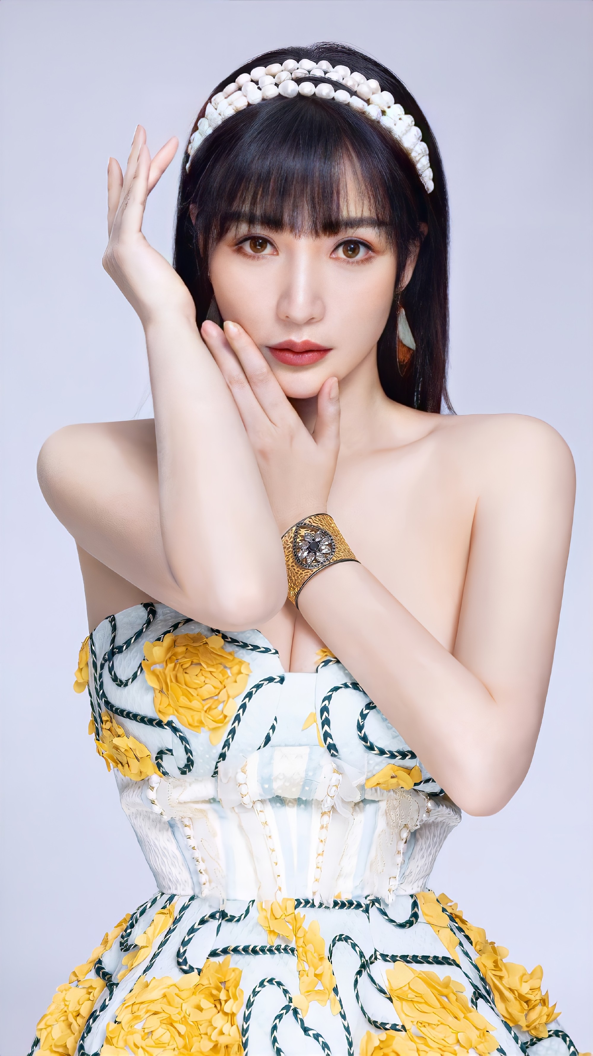 柳岩壁纸大赏:从清新到妩媚,多样风格任你挑!