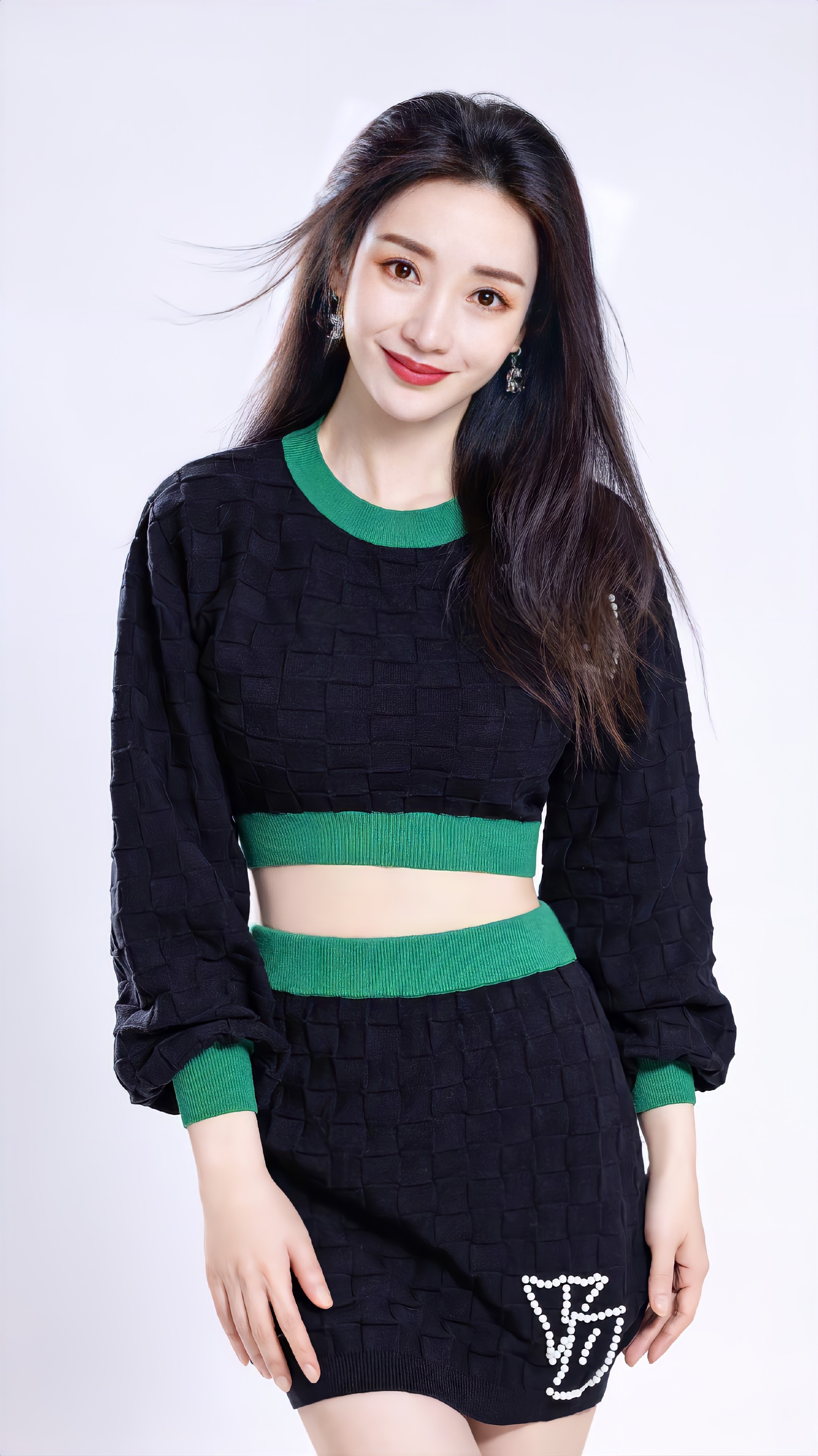 柳岩壁纸大赏:从清新到妩媚,多样风格任你挑!