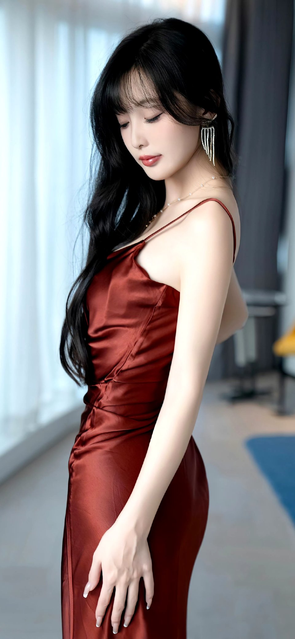 林星阑深v酒红吊带,性感迷人,尽显女性魅力