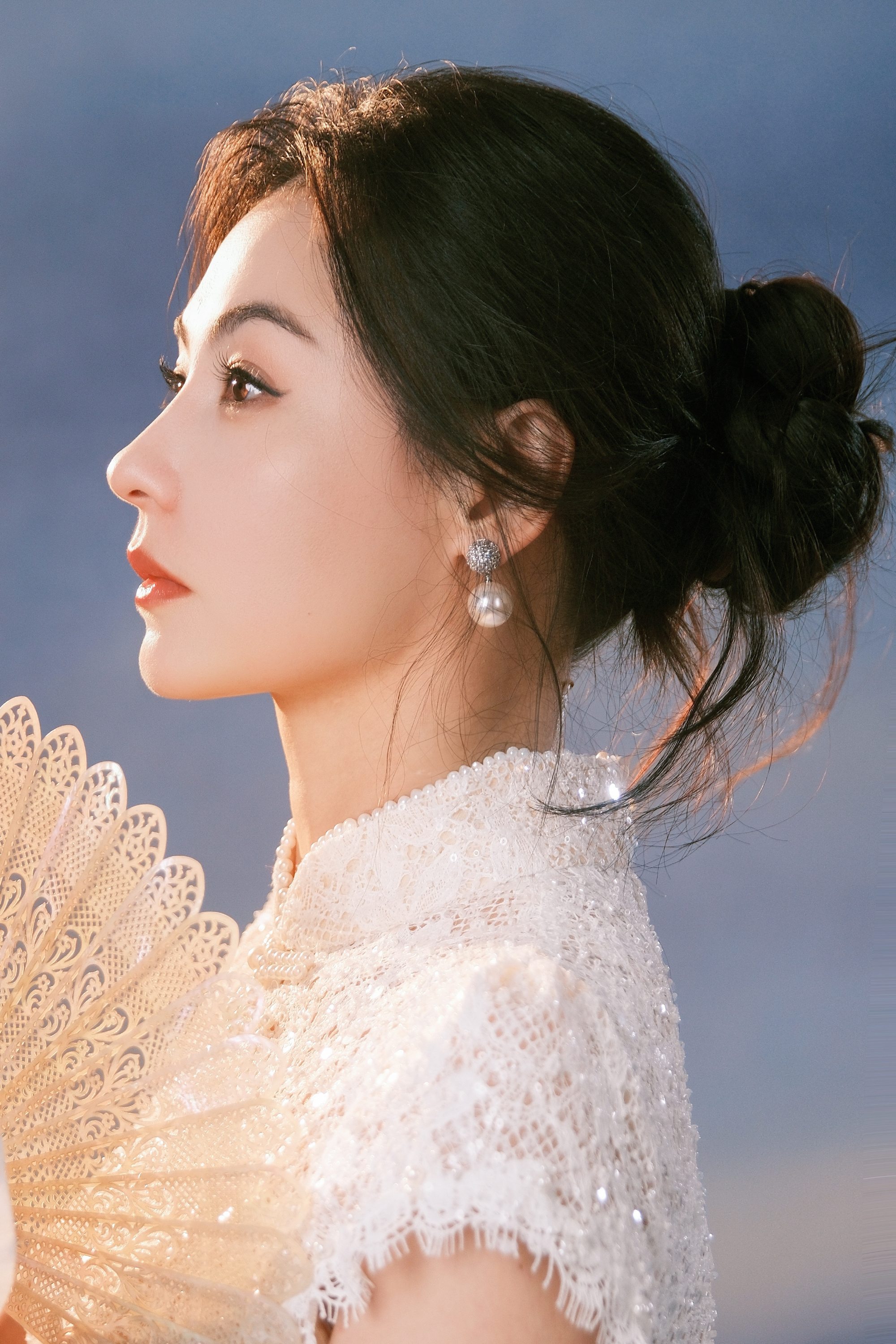 张柏芝旗袍装扮,眸光如星,轻轻一瞥百媚生