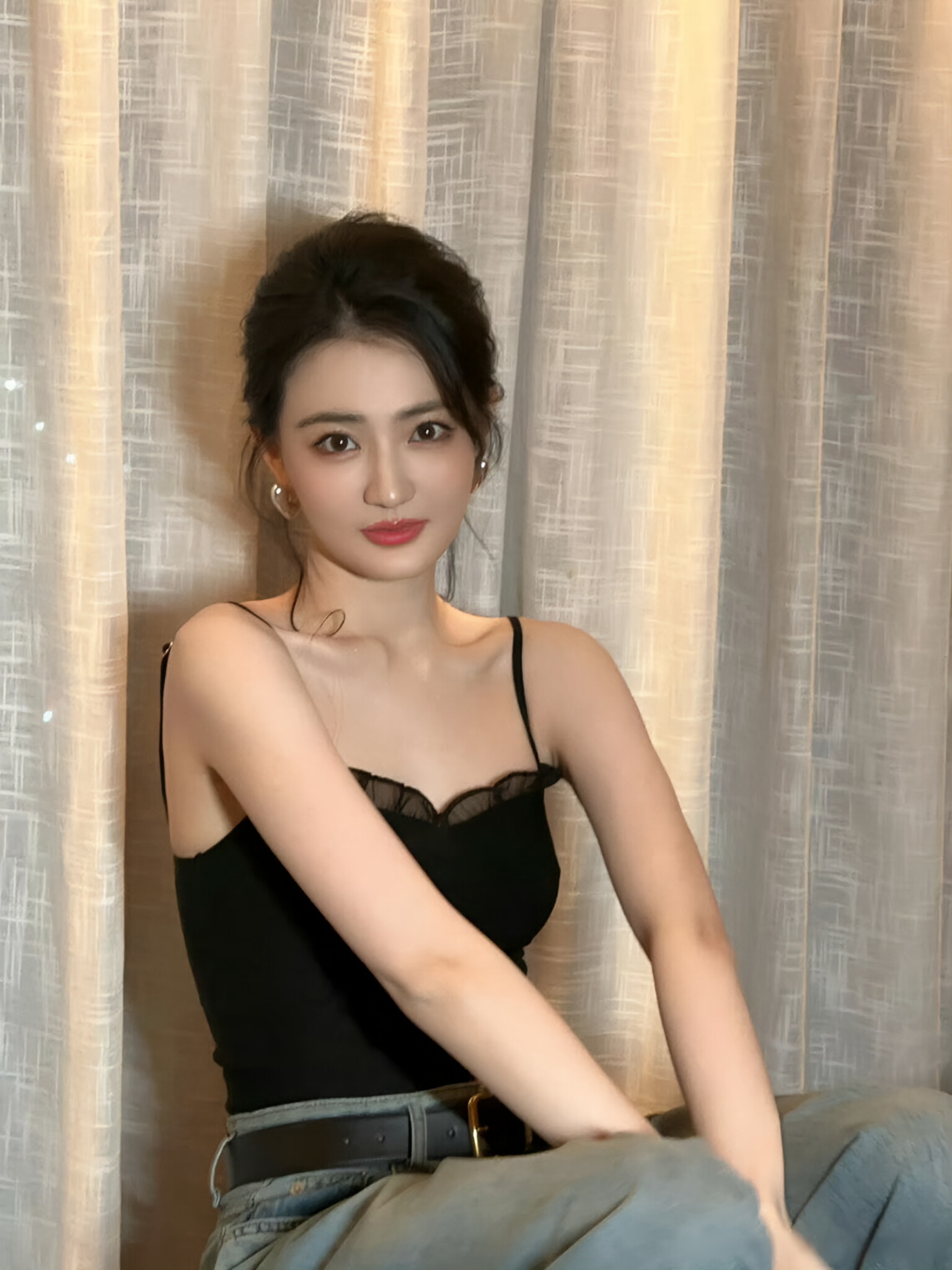 徐璐私服造型迷人眼,随性搭配展现独特魅力!