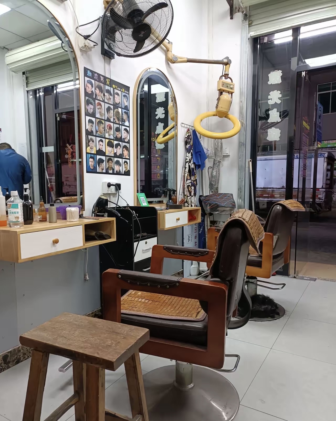 20平米理发店装修