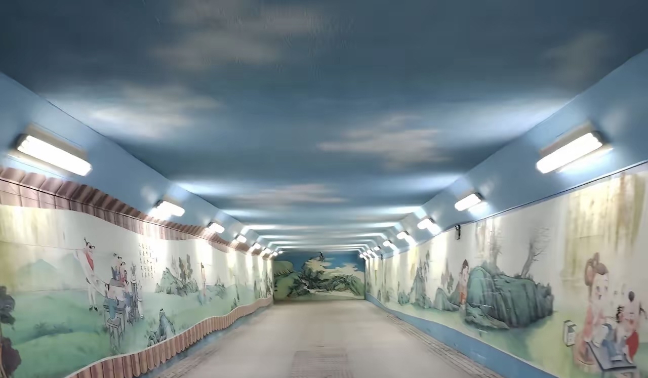 而普通的工薪阶层,过年过节就和过关一样