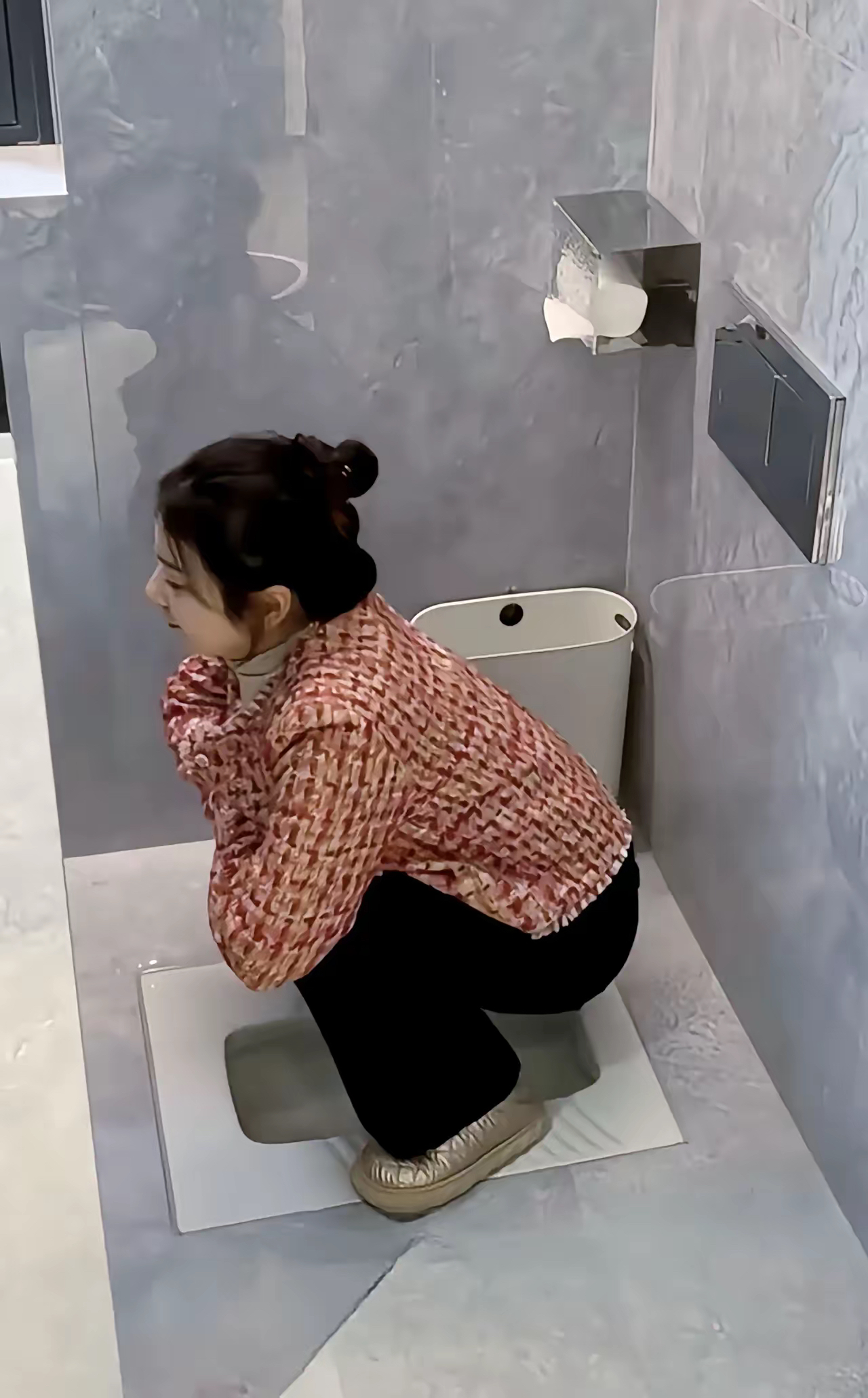 我讲我有时候在马桶上坐了好几分钟了,可就是拉不出来,真是拉不出来啊